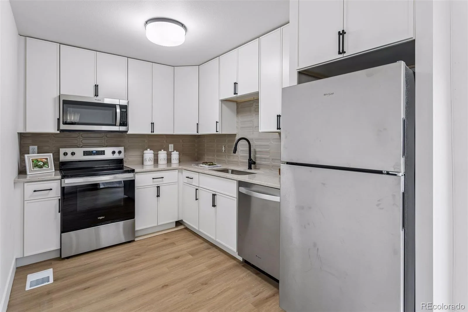 1474 W Lake Avenue Littleton CO 80120 | MLS #REC3222394 07012026171741 1600 6