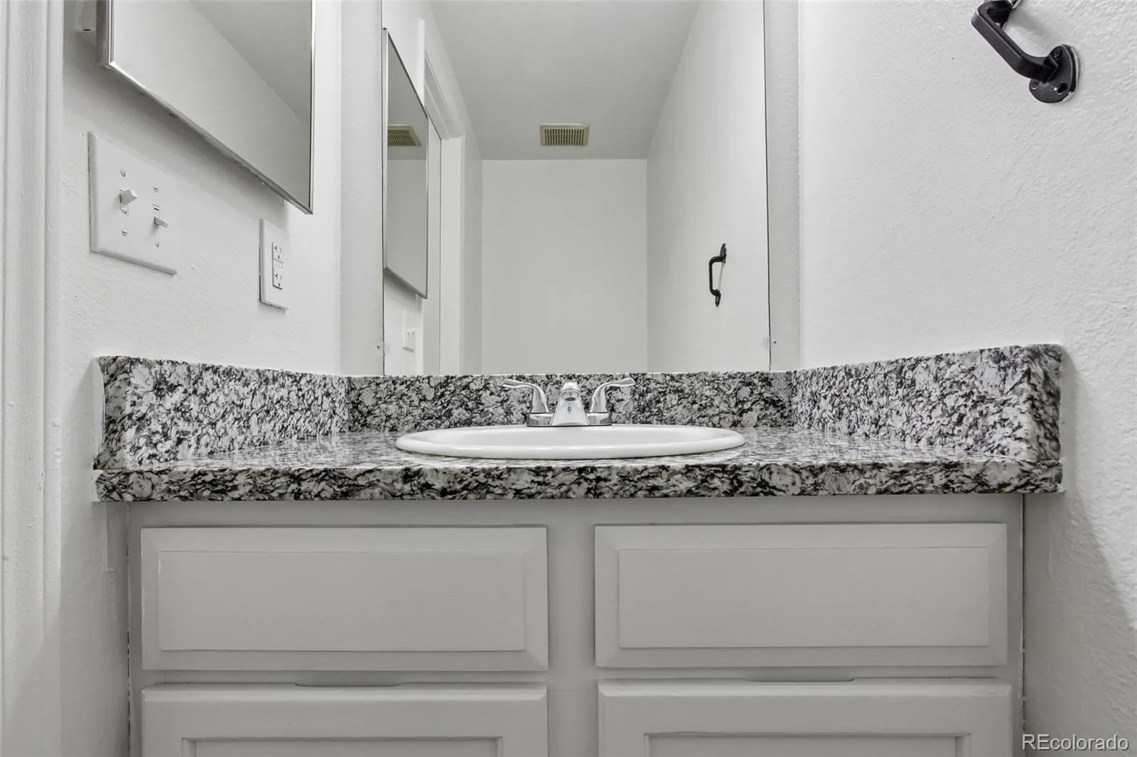7474 E Arkansas Avenue #25-04 Denver CO 80231 MLS #REC3223217 05192026203320 1600 14