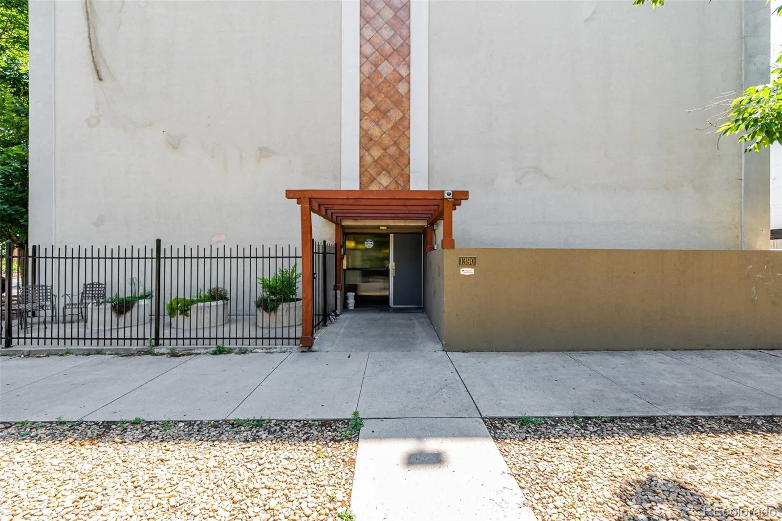 1390 N Emerson Street #101 Denver CO 80218 MLS #REC3234399 05022026161853 1600 19