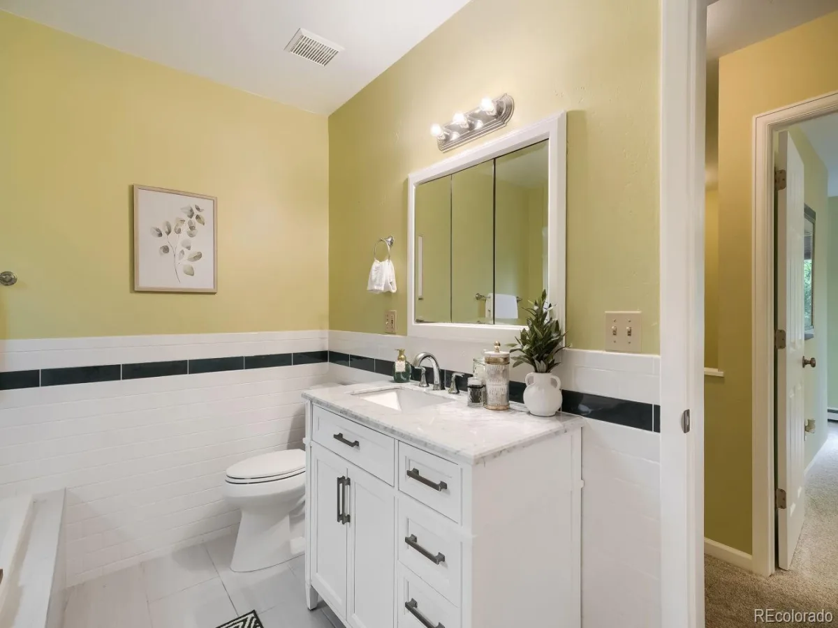 1060 Leyden Street Denver CO 80220 | MLS #REC3241495 10092026034605 1200 23