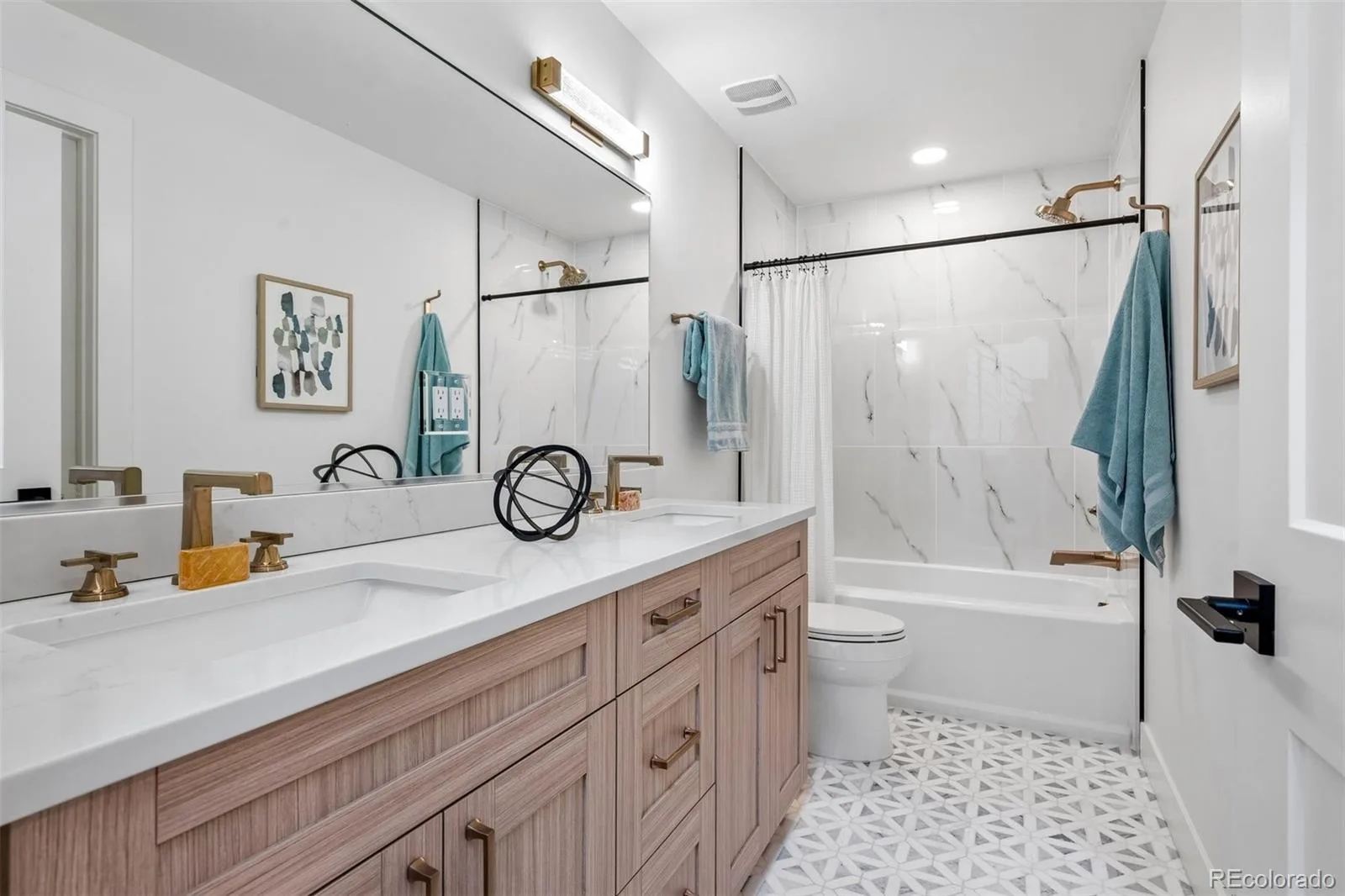 2227 N Clarkson Street Denver CO 80205 | MLS #REC3241751 08062026174942 1600 27