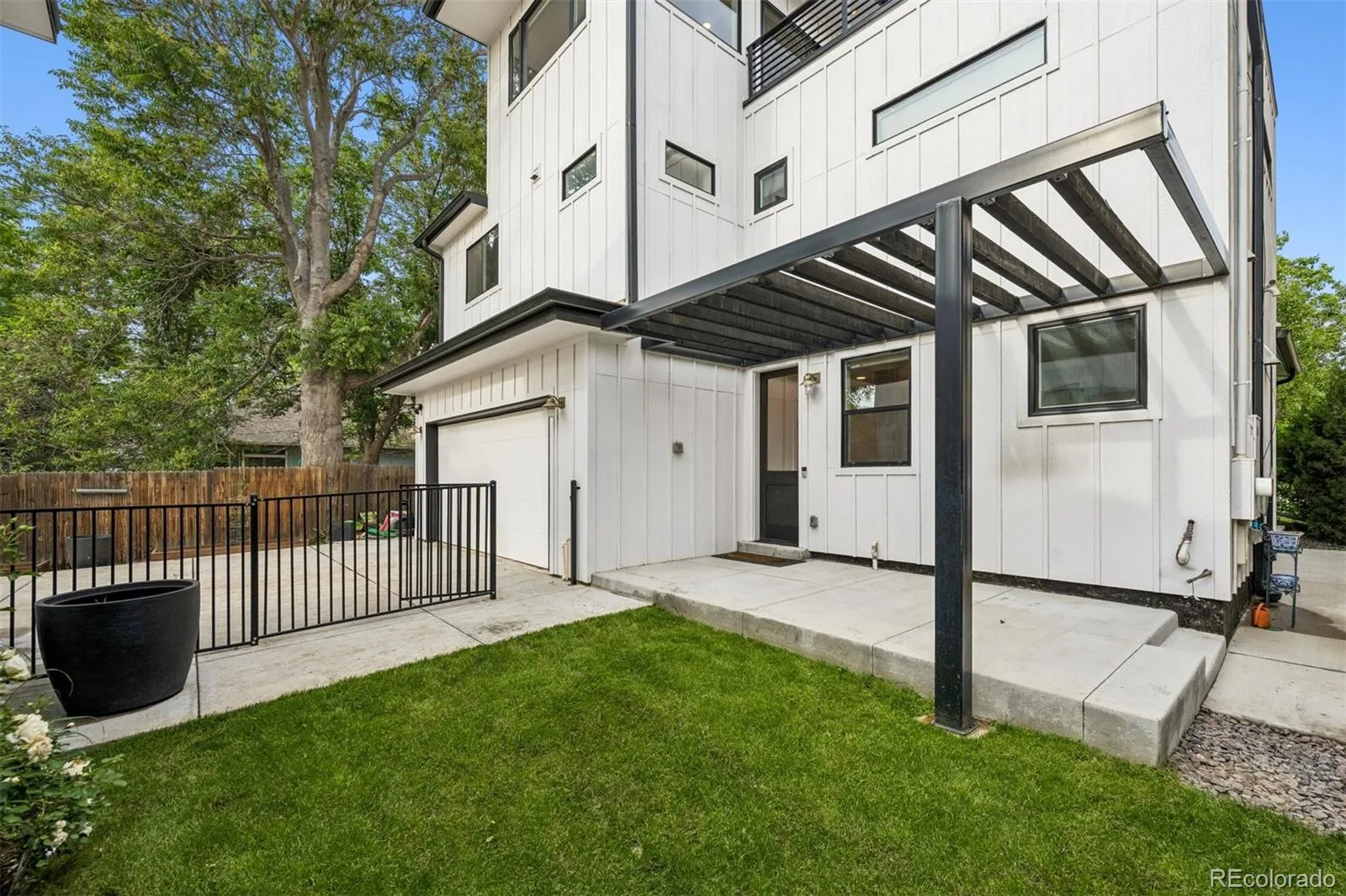2227 N Clarkson Street Denver CO 80205 | MLS #REC3241751 08062026174942 1600 36