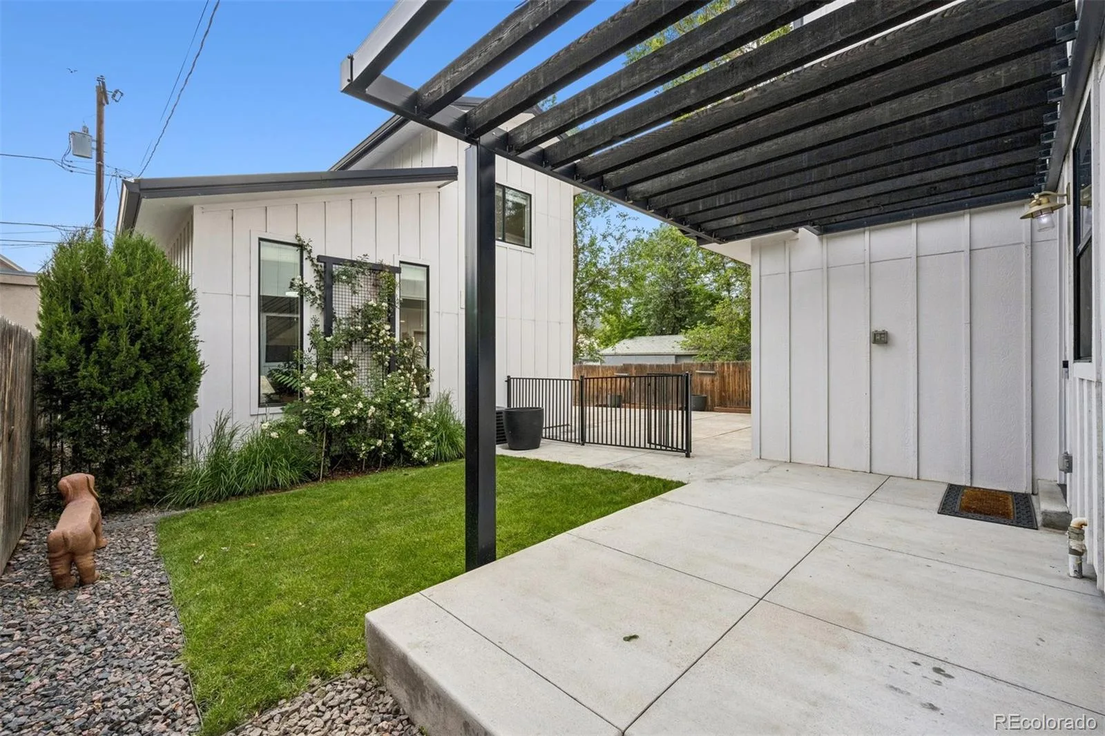2227 N Clarkson Street Denver CO 80205 | MLS #REC3241751 08062026174942 1600 37