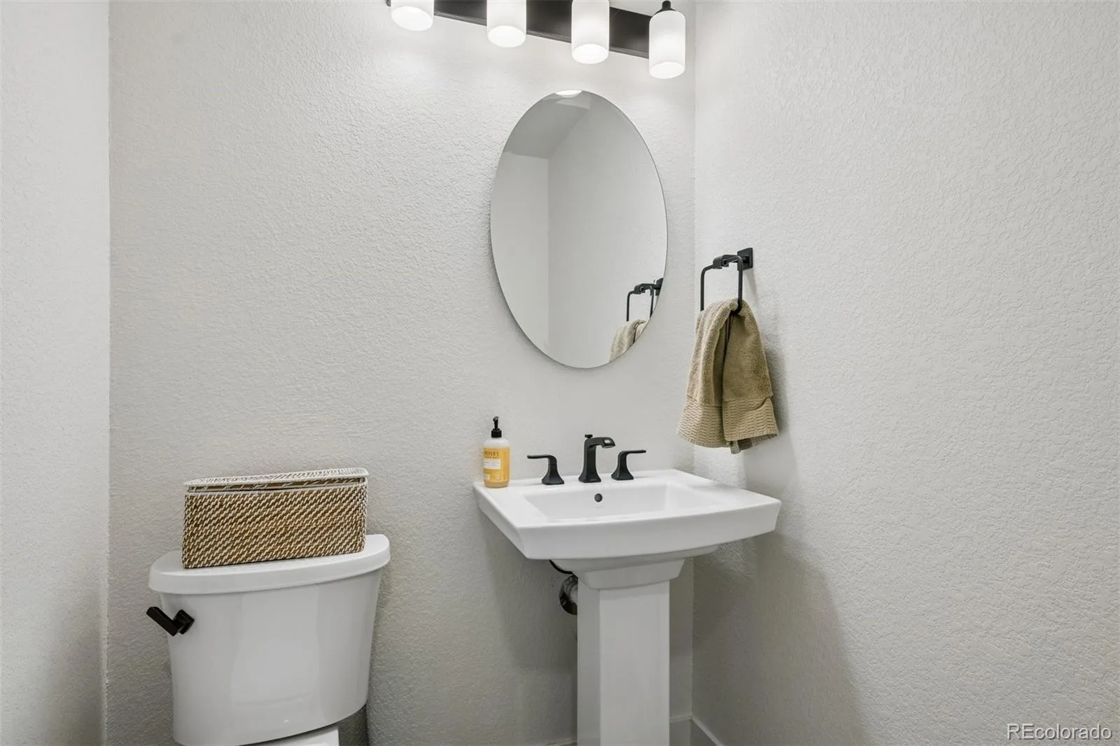 2227 N Clarkson Street Denver CO 80205 | MLS #REC3241751 08062026174942 1600 44