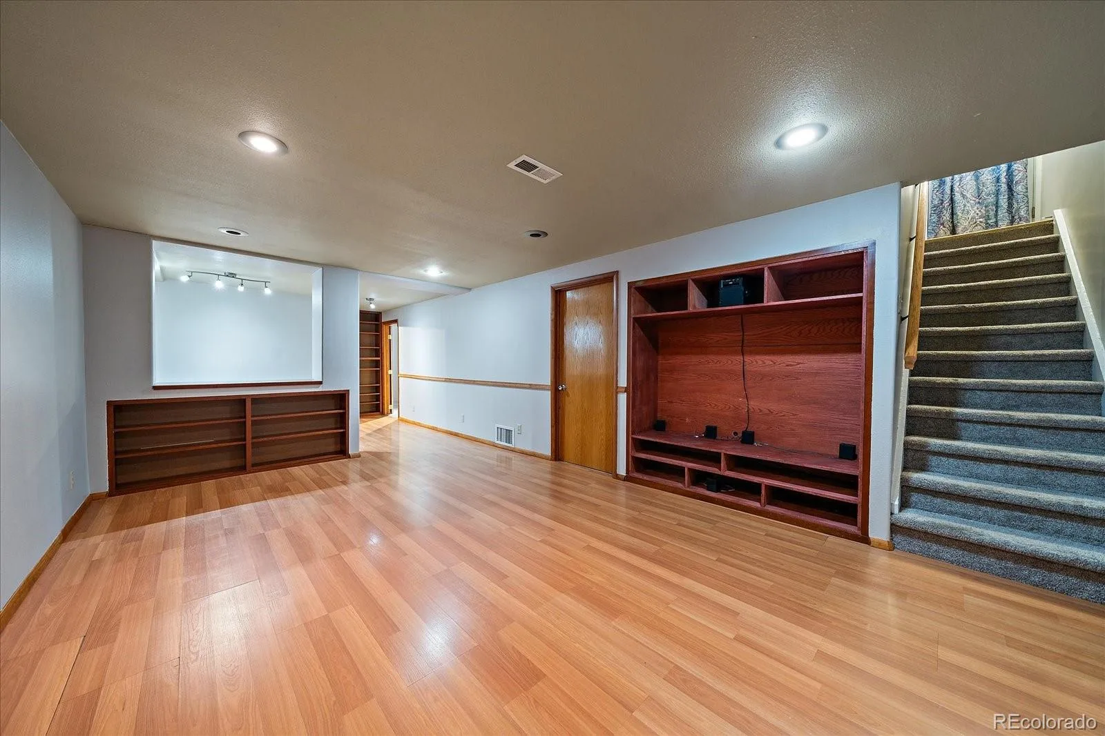 8282 Navajo Street Denver CO 80221 | MLS #REC3248313 08262026004503 1600 19