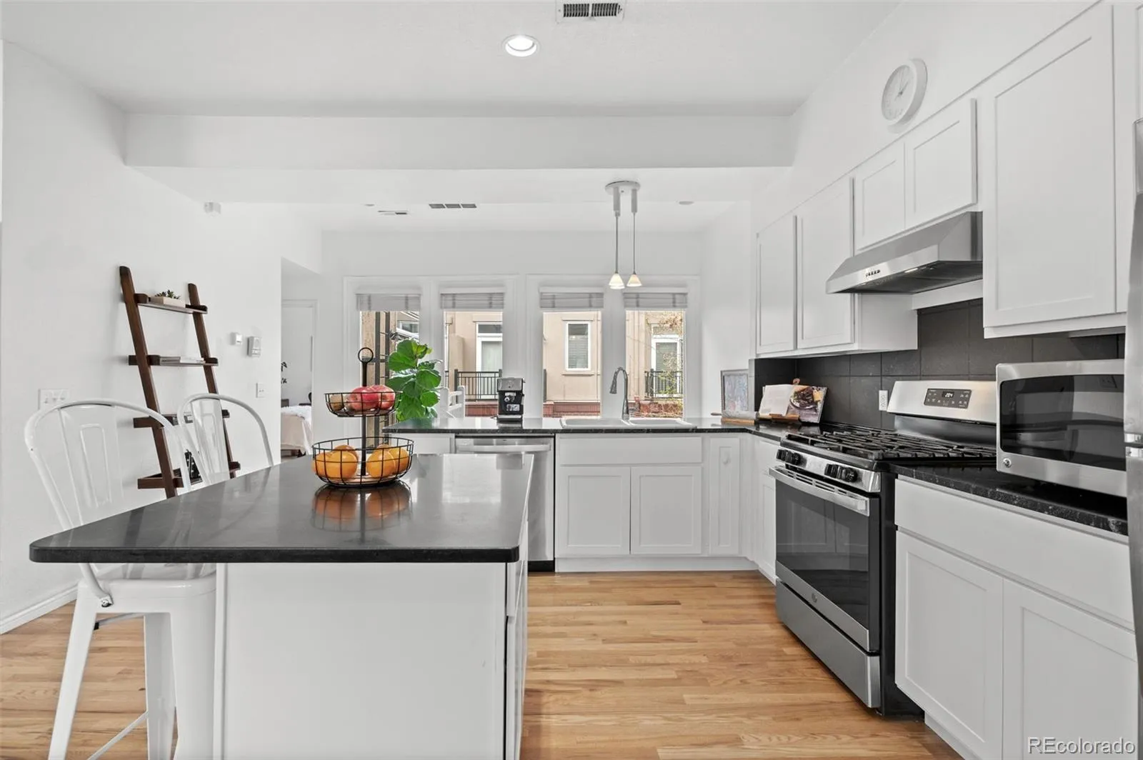 04092026152543 1600 16