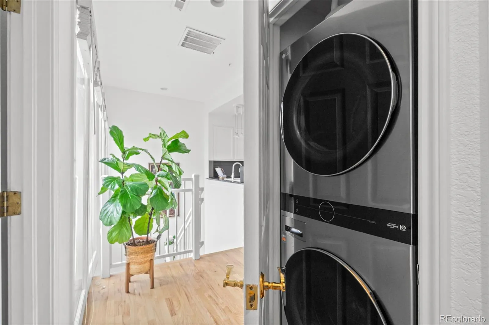 04092026152543 1600 31