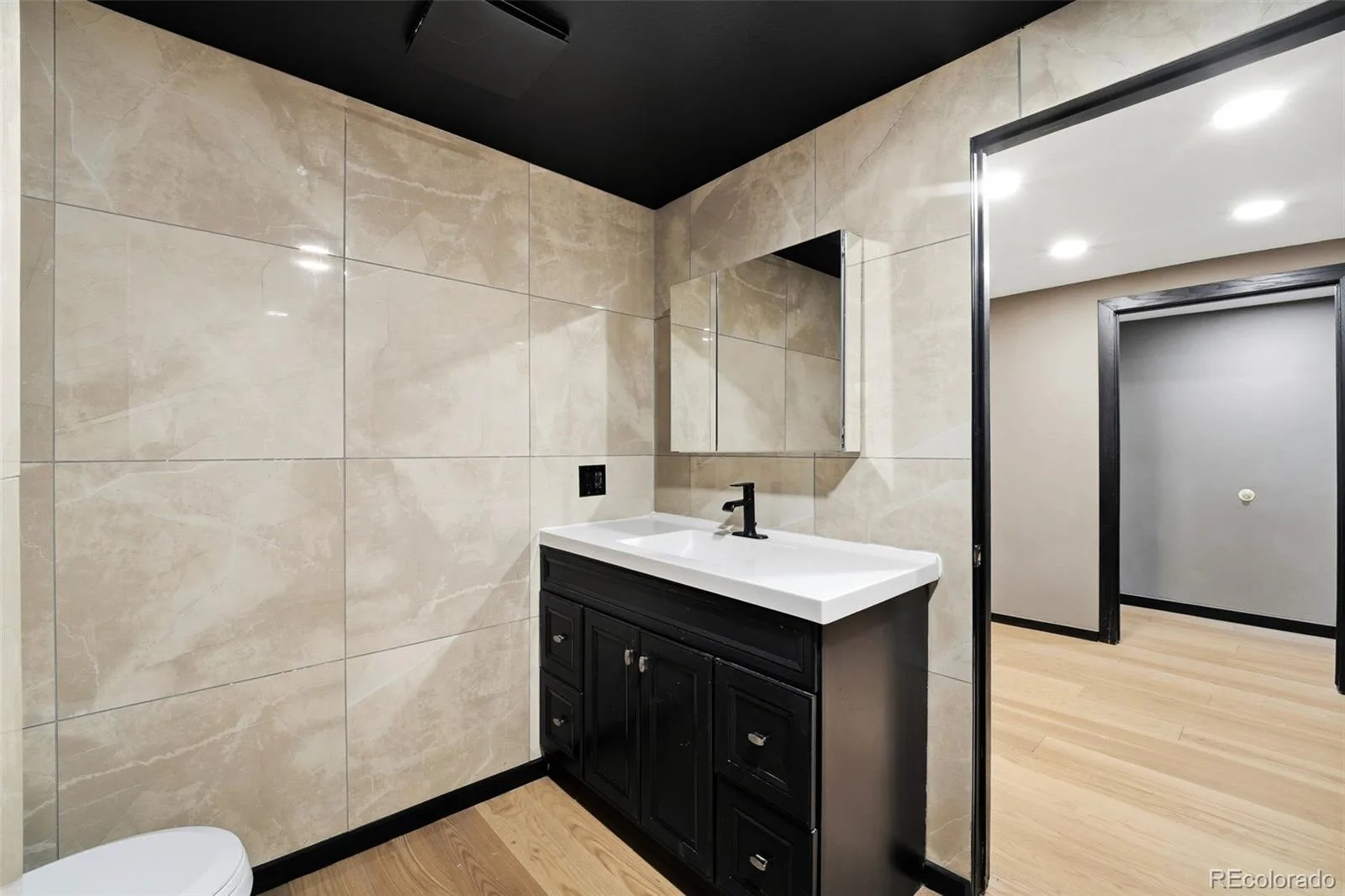 27 Beacon Hill Lane Greenwood Village CO 80111 | MLS #REC3257089 08272026220429 1600 18