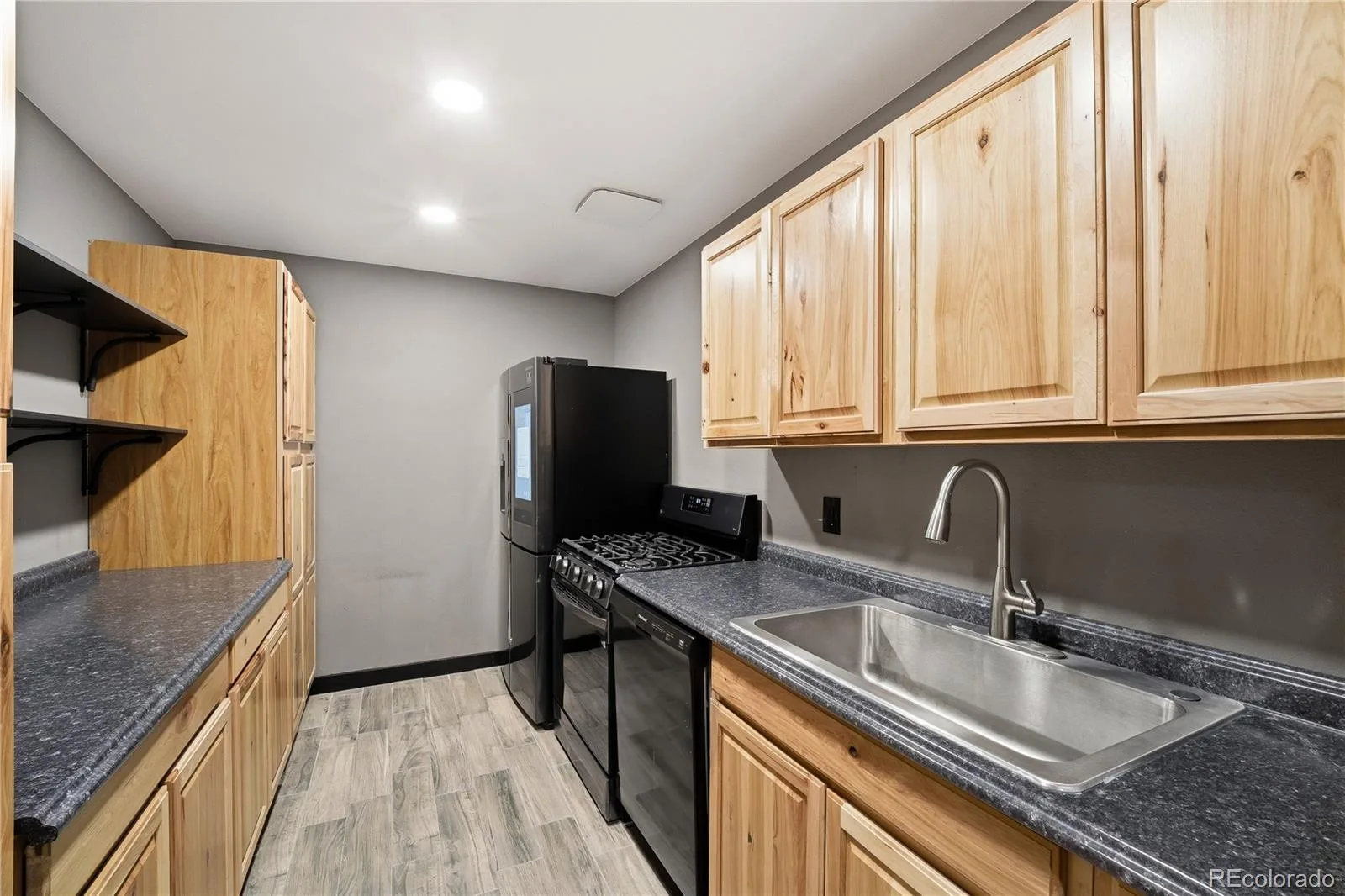 27 Beacon Hill Lane Greenwood Village CO 80111 | MLS #REC3257089 08272026220429 1600 37