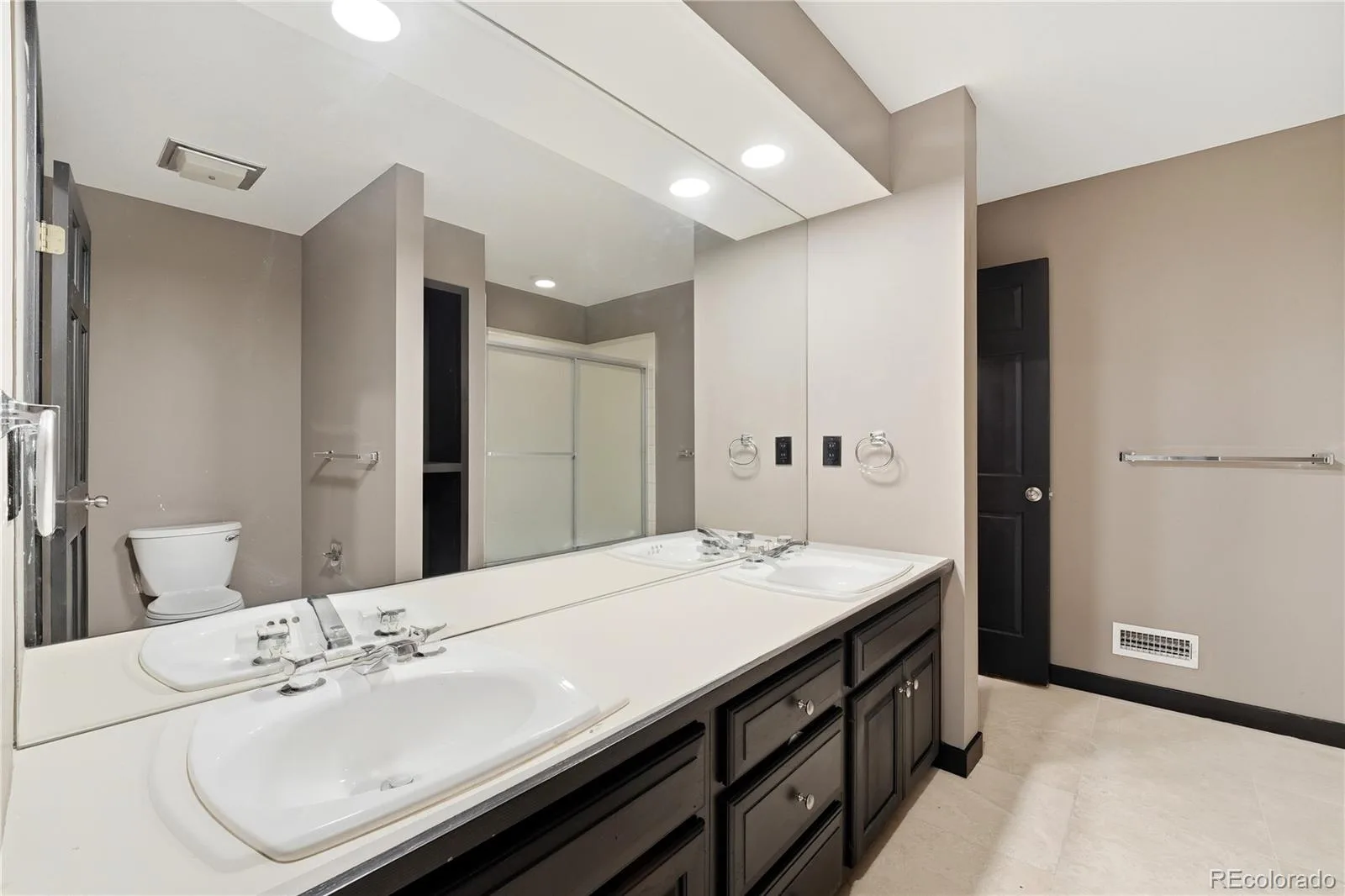 27 Beacon Hill Lane Greenwood Village CO 80111 | MLS #REC3257089 08272026220429 1600 38