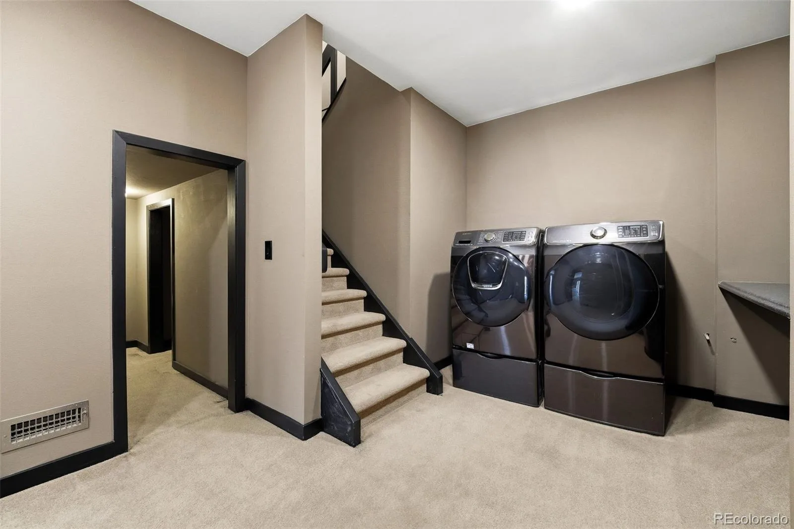 27 Beacon Hill Lane Greenwood Village CO 80111 | MLS #REC3257089 08272026220429 1600 39