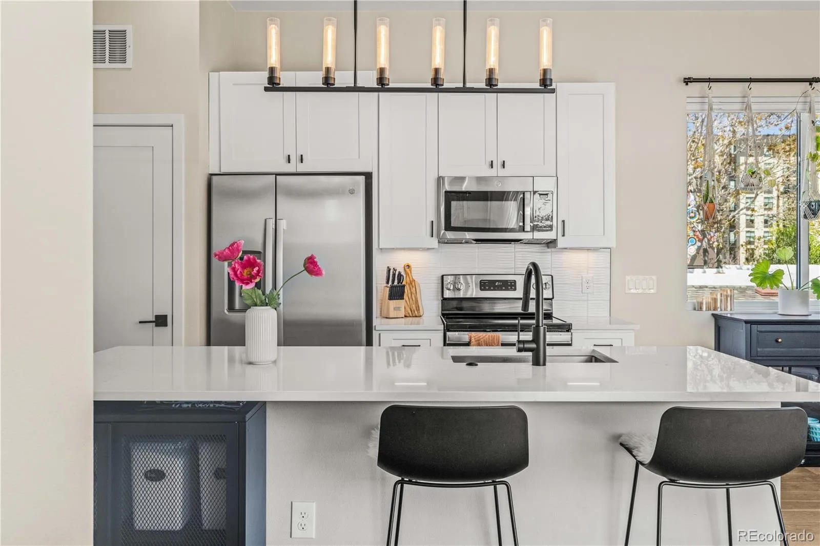 04162026003726 1600 11