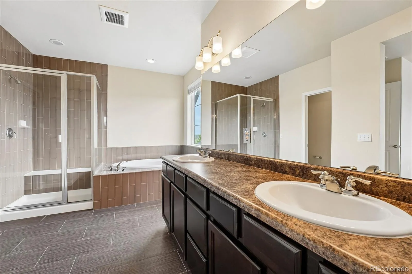 9516 Juniper Way Arvada CO 80007 MLS #REC3265126 05232026092835 1600 26