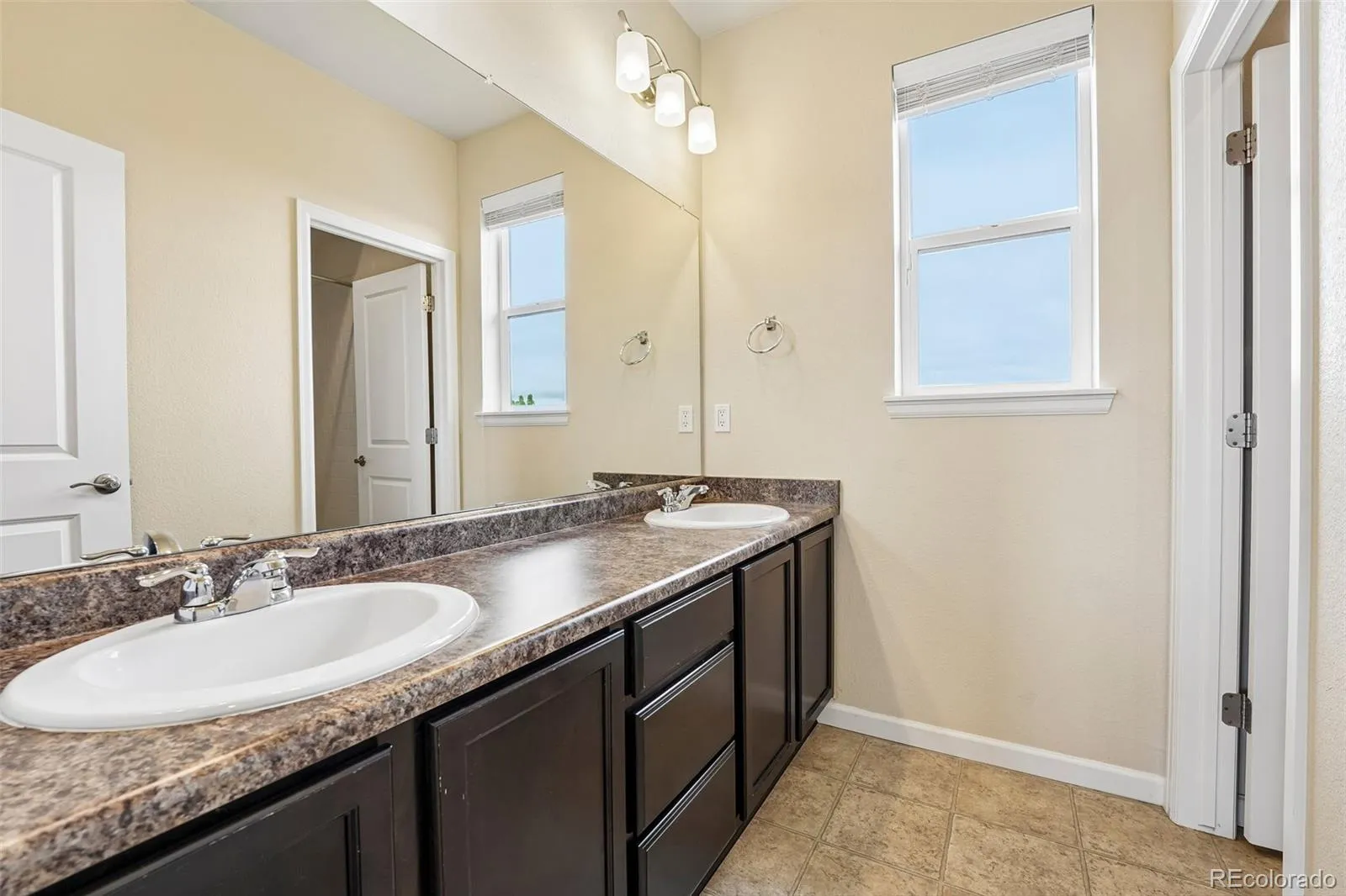 9516 Juniper Way Arvada CO 80007 MLS #REC3265126 05232026092835 1600 33