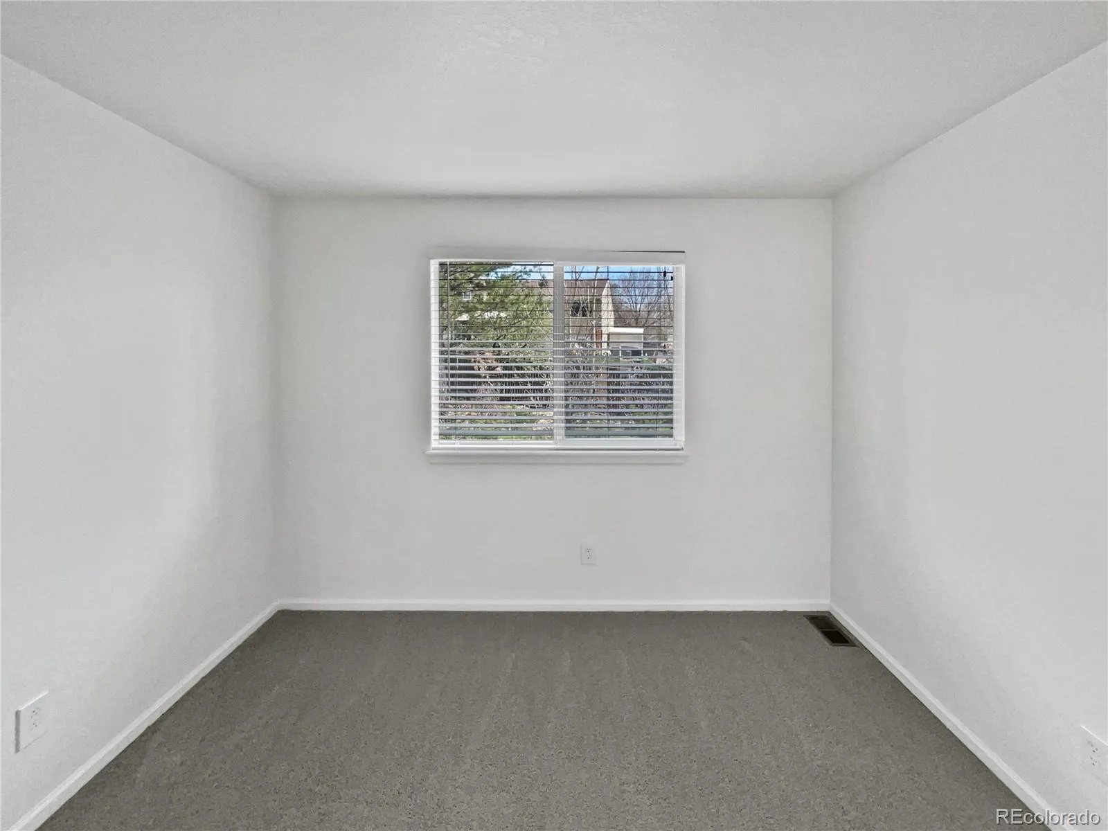 9115 W Hinsdale Place Littleton CO 80128 | MLS #REC3265410 05202026223653 1600 18