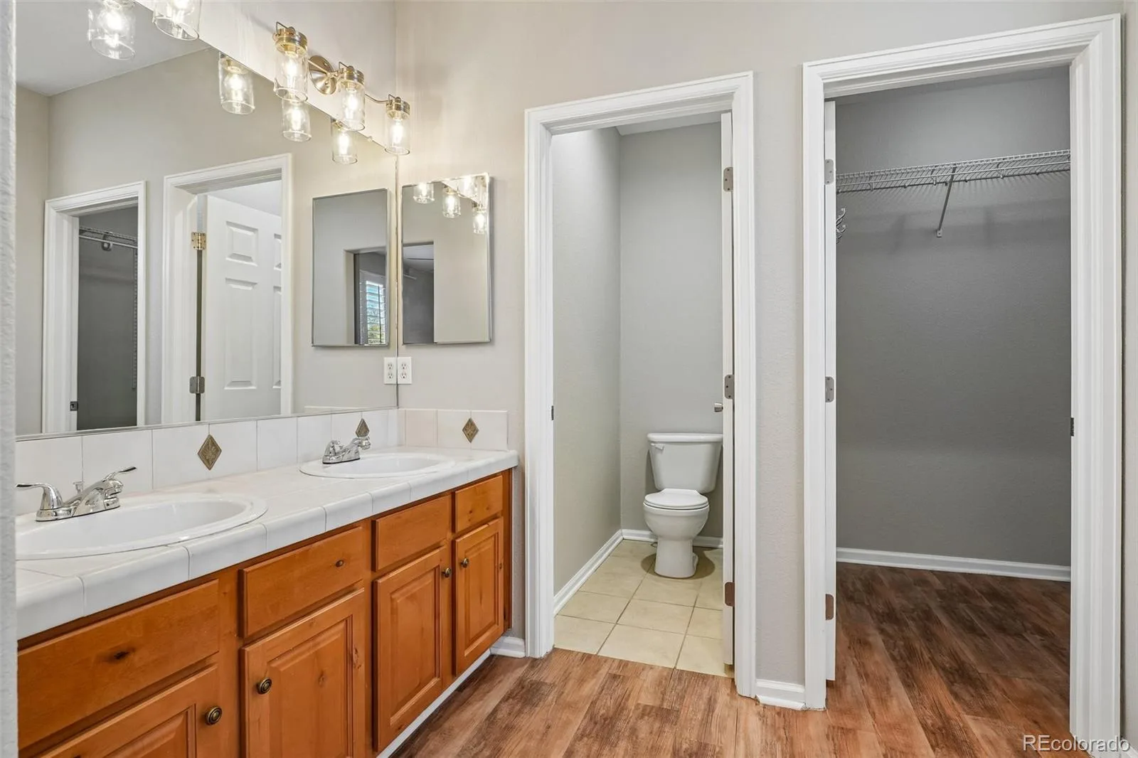21749 E Jarvis Place Aurora CO 80018 | MLS #REC3281711 08202026154805 1600 22