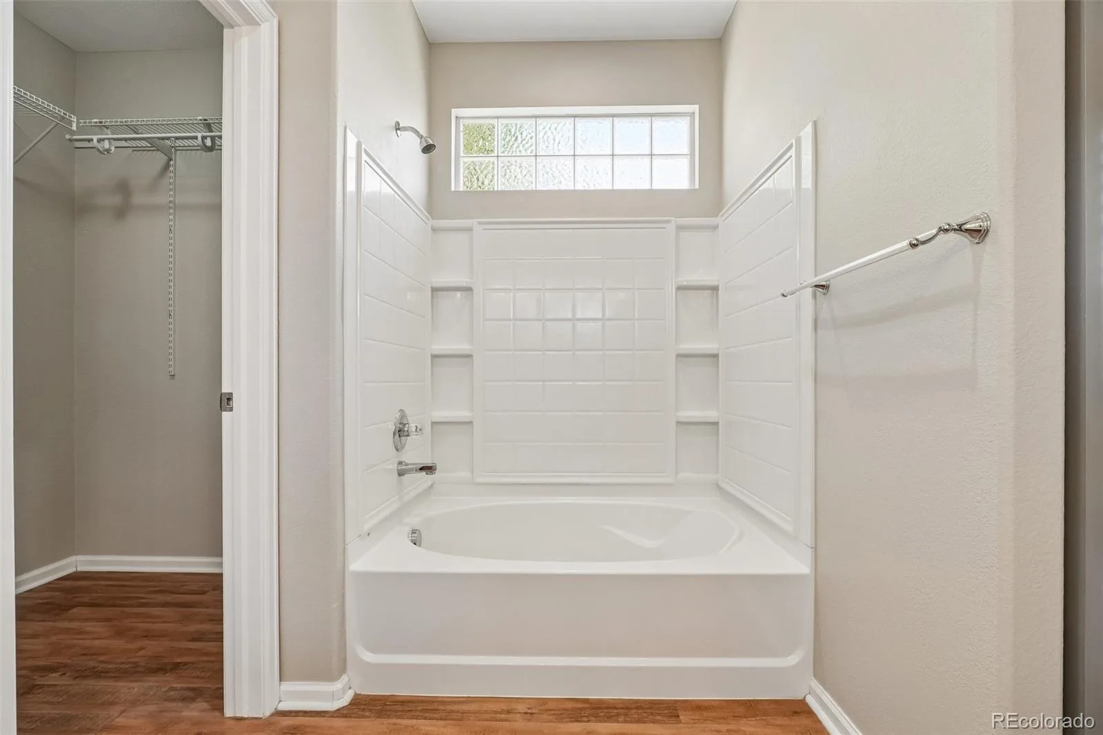 21749 E Jarvis Place Aurora CO 80018 | MLS #REC3281711 08202026154805 1600 23
