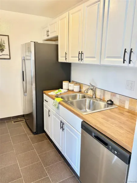 8467 Everett Way #E Arvada CO 80005 | MLS #REC3287727 03212026152352 800 19