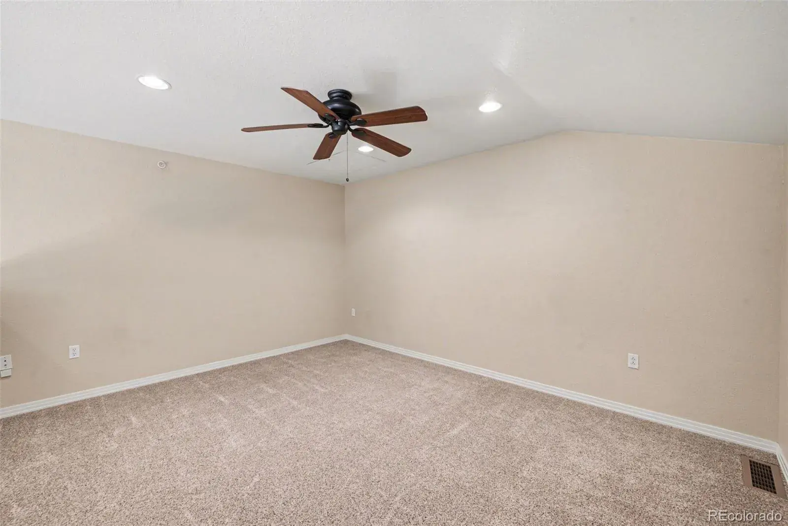 9429 Ashbury Circle #203 Parker CO 80134 | MLS #REC3288832 02202026223527 1600 7