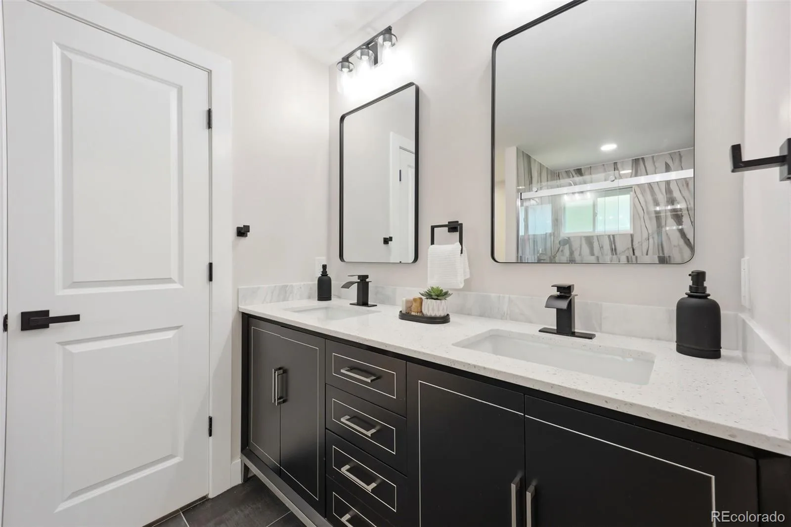 3831 S Hillcrest Drive Denver CO 80237 | MLS #REC3291525 08052026232902 1600 28