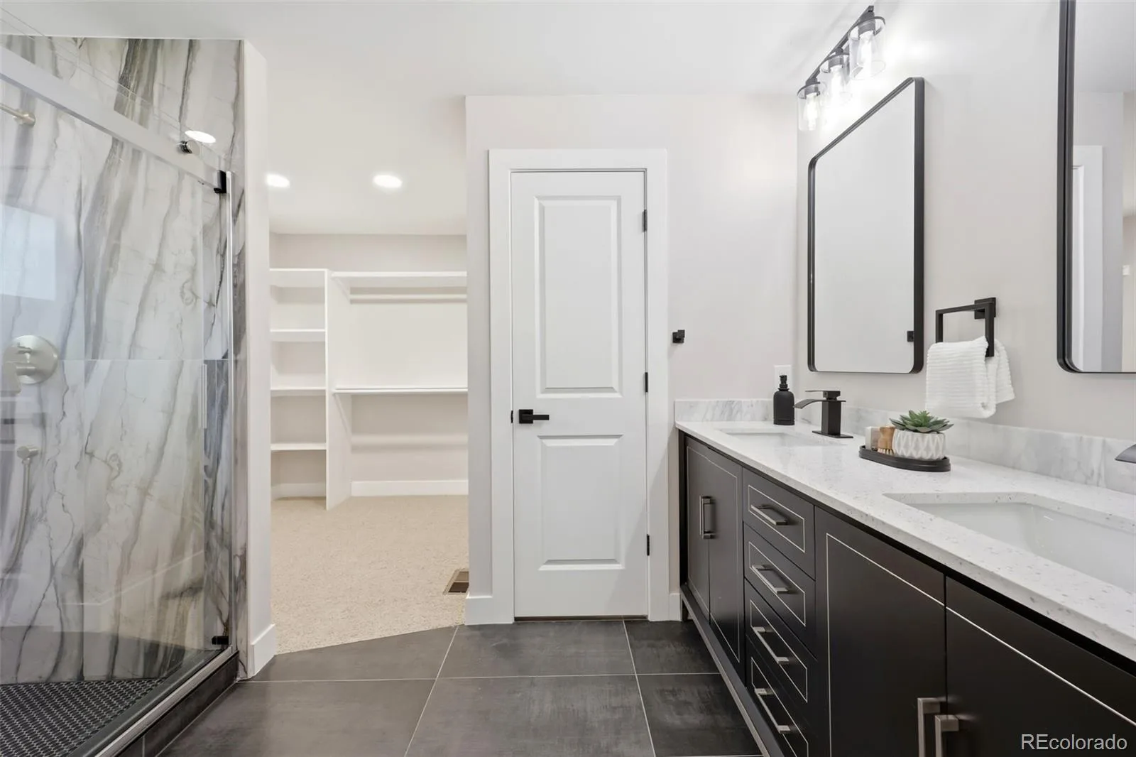 3831 S Hillcrest Drive Denver CO 80237 | MLS #REC3291525 08052026232902 1600 29