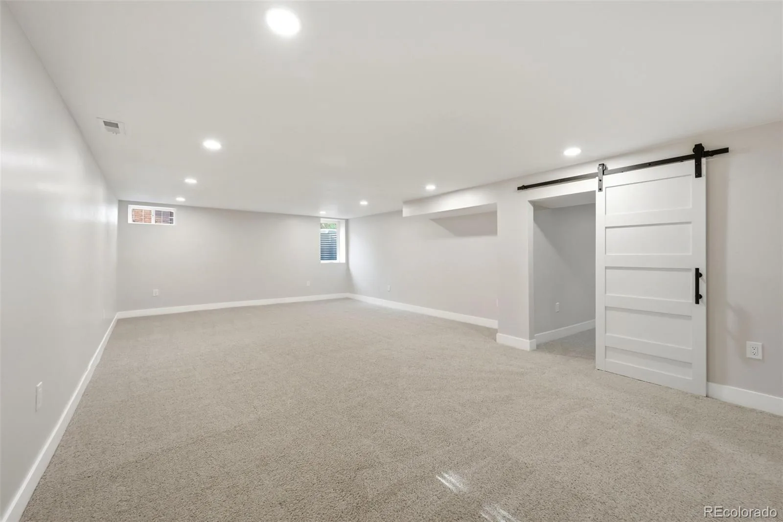 3831 S Hillcrest Drive Denver CO 80237 | MLS #REC3291525 08052026232902 1600 33