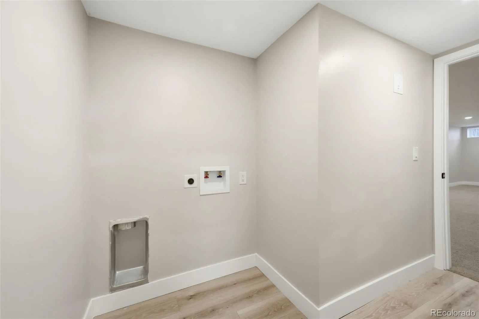 3831 S Hillcrest Drive Denver CO 80237 | MLS #REC3291525 08052026232902 1600 35
