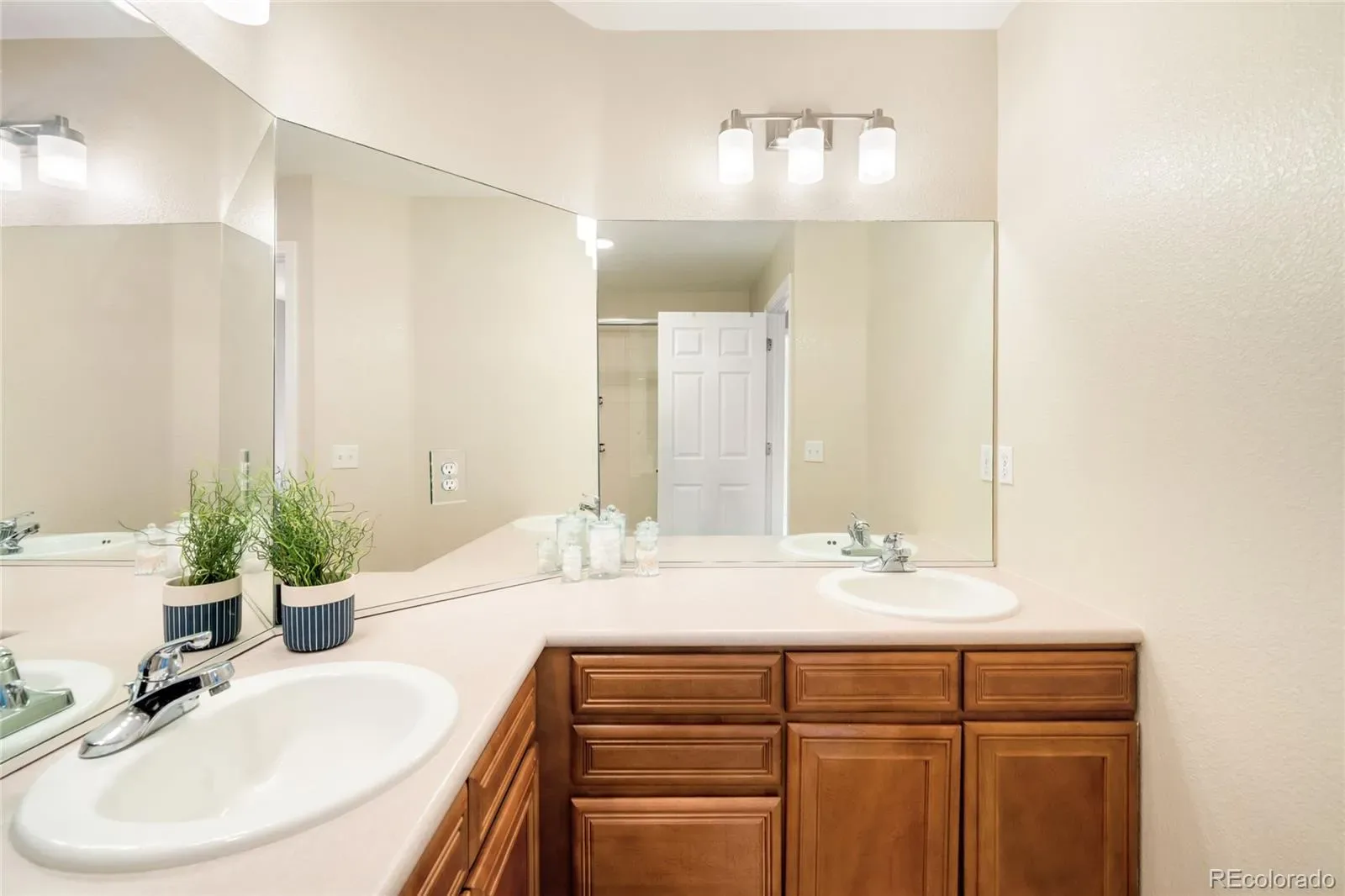 03122026011057 1600 29