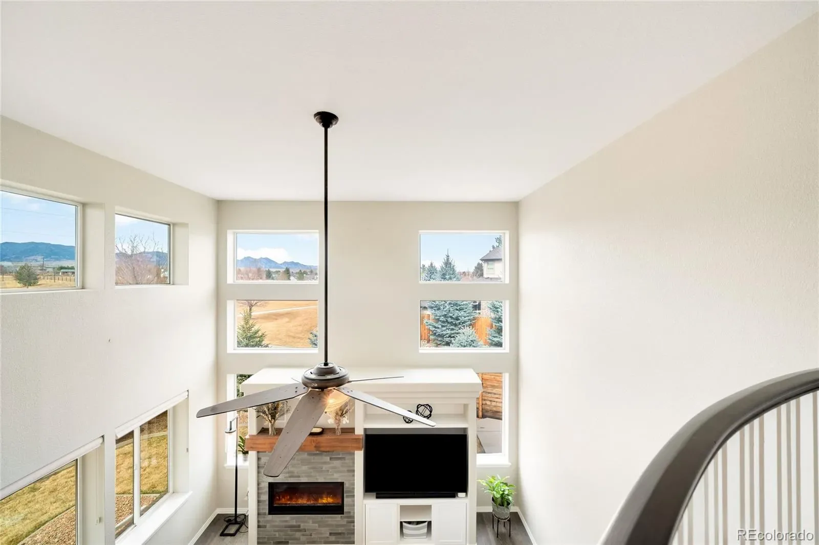 03122026011057 1600 33