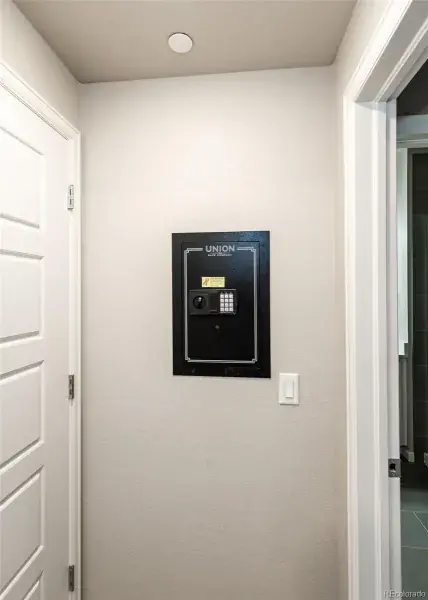 10062025193129 800 36