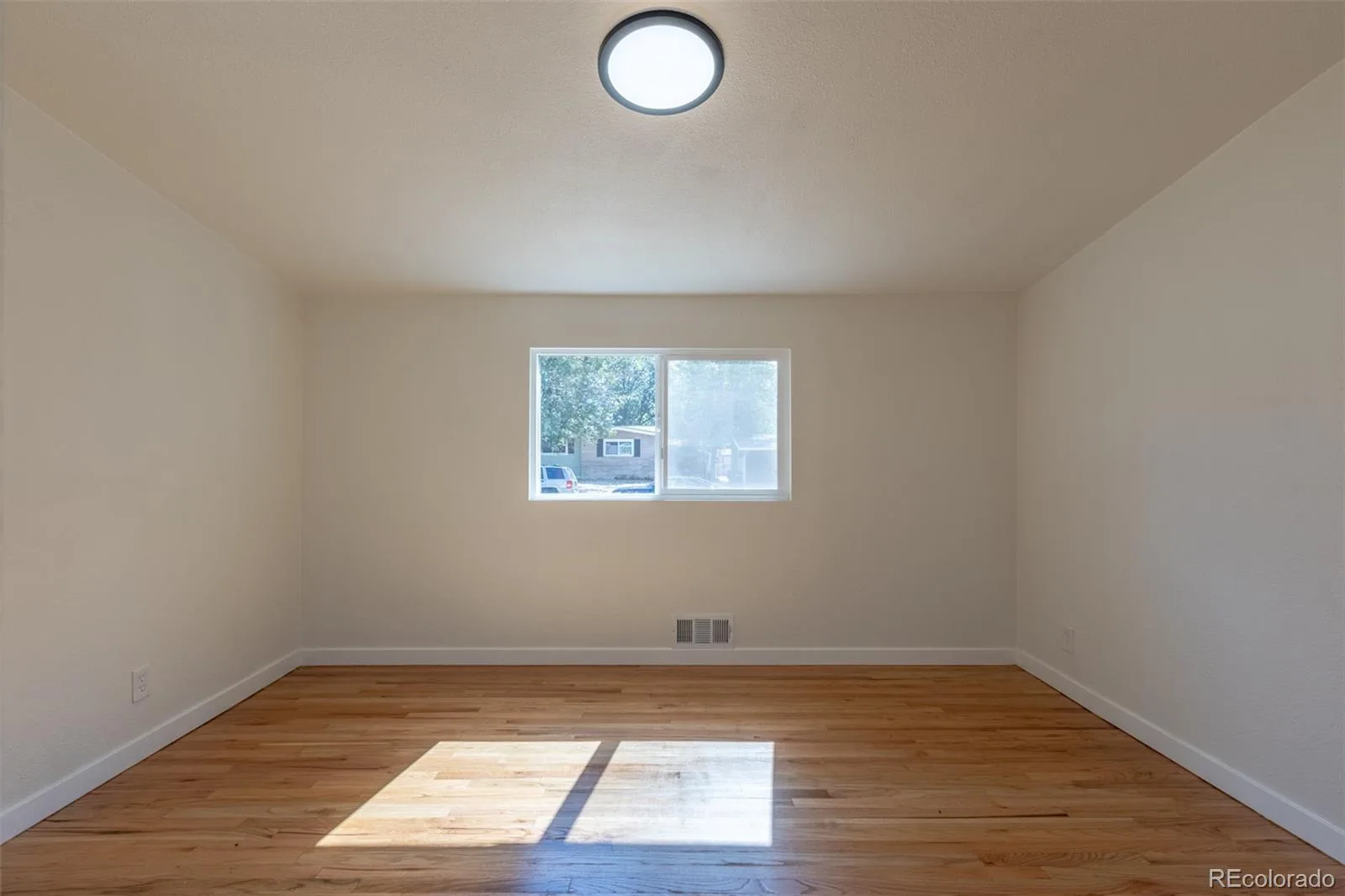 7819 Applewood Lane Denver CO 80221 | MLS #REC3302932 07262026045431 1600 22