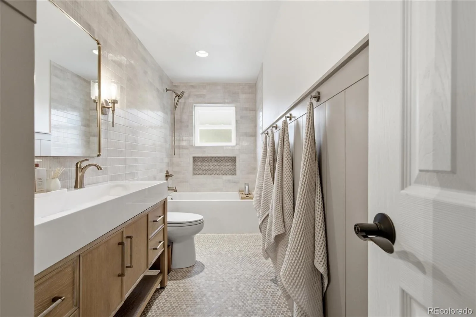 2409 W Quinn Avenue Littleton CO 80120 | MLS #REC3307335 08282026185821 1600 24