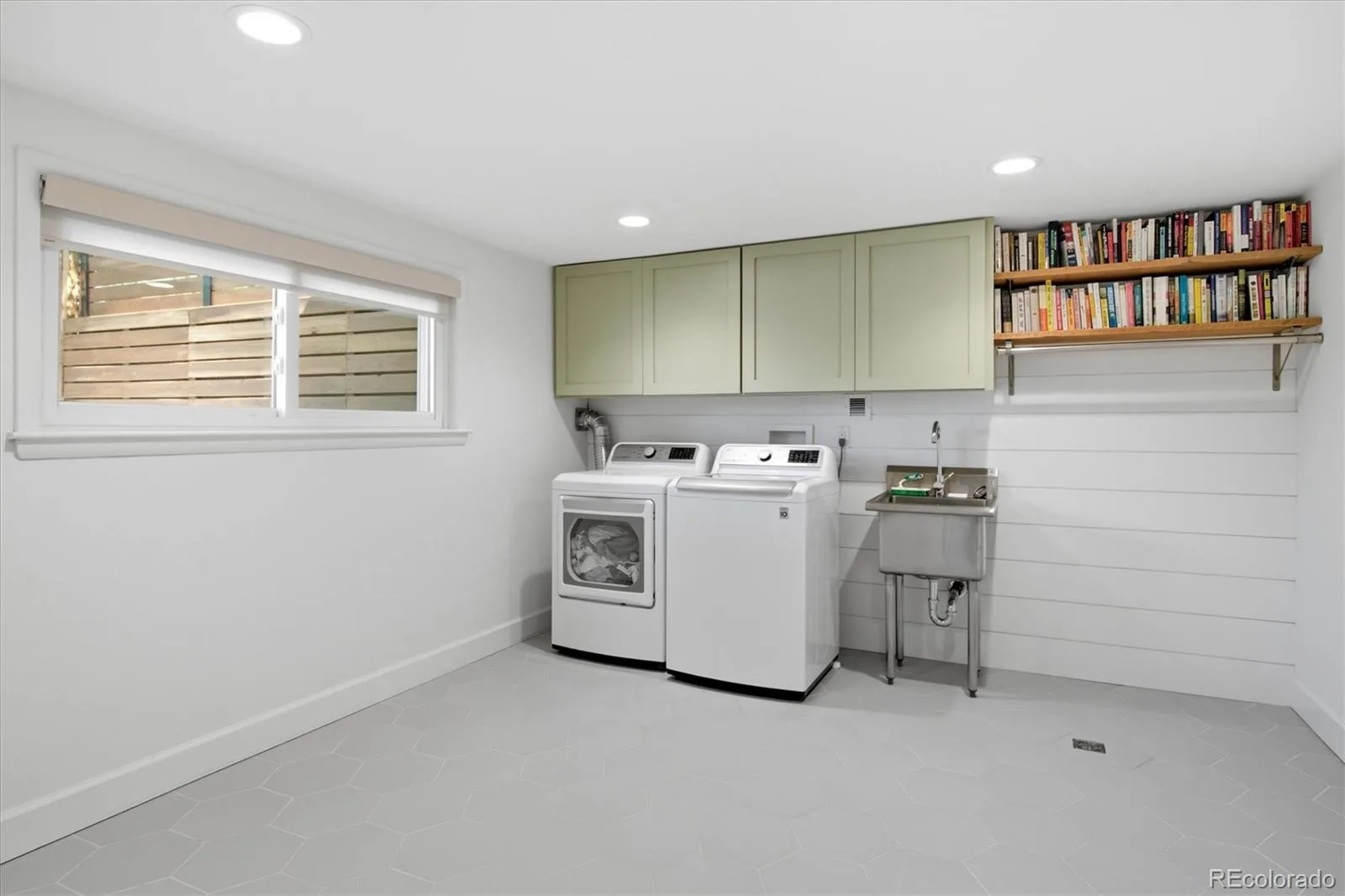 2409 W Quinn Avenue Littleton CO 80120 | MLS #REC3307335 08282026185821 1600 31