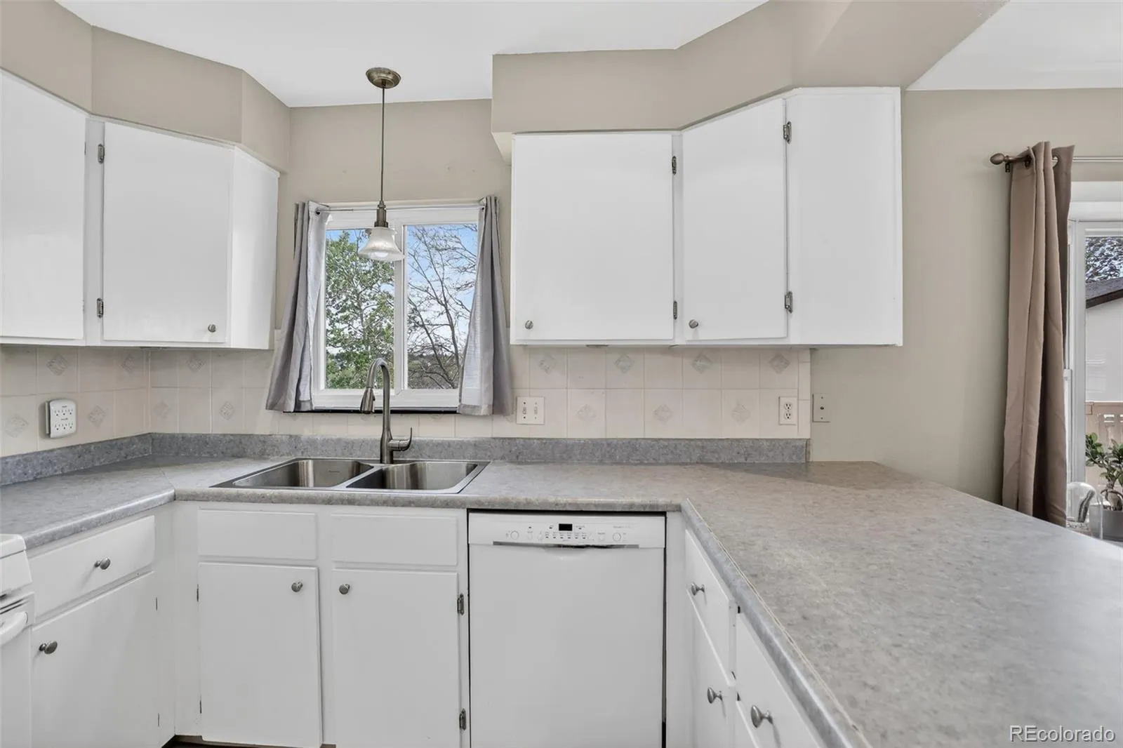 18597 E Union Drive Aurora CO 80015 MLS #REC3308018 05192026010600 1600 14