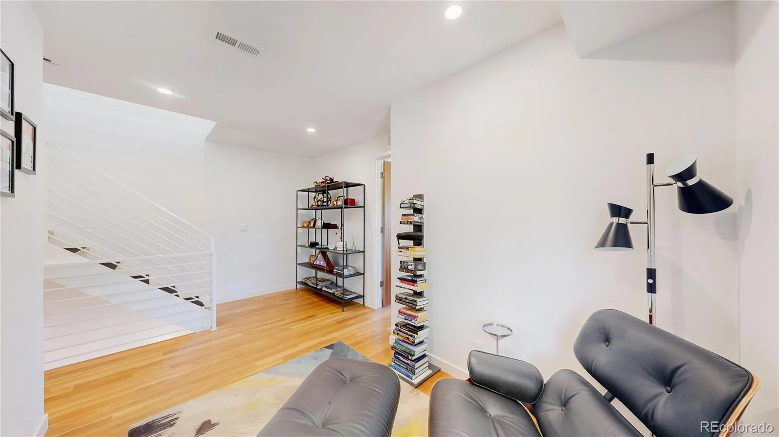 04142026212520 1600 12