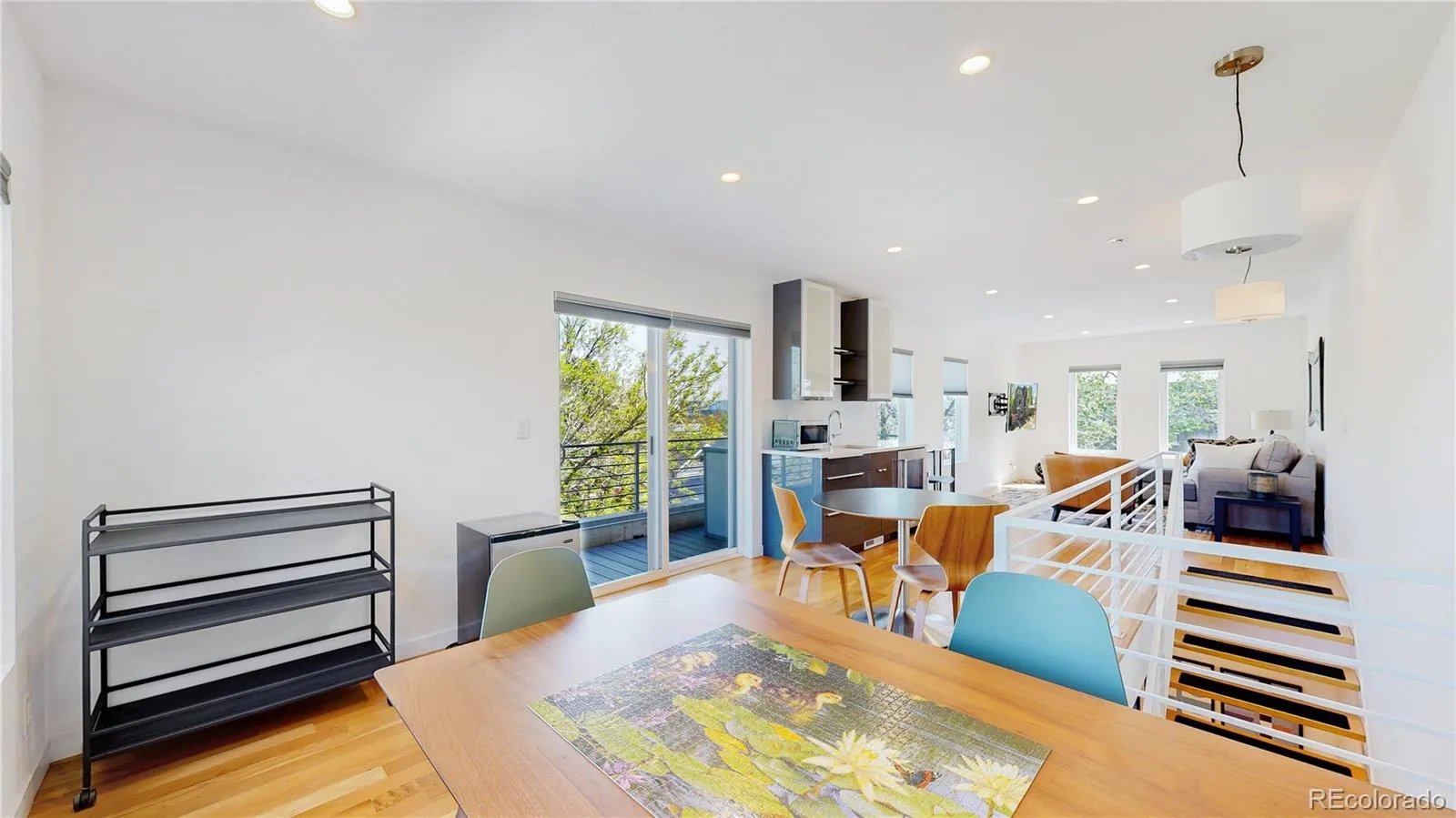 04142026212520 1600 21