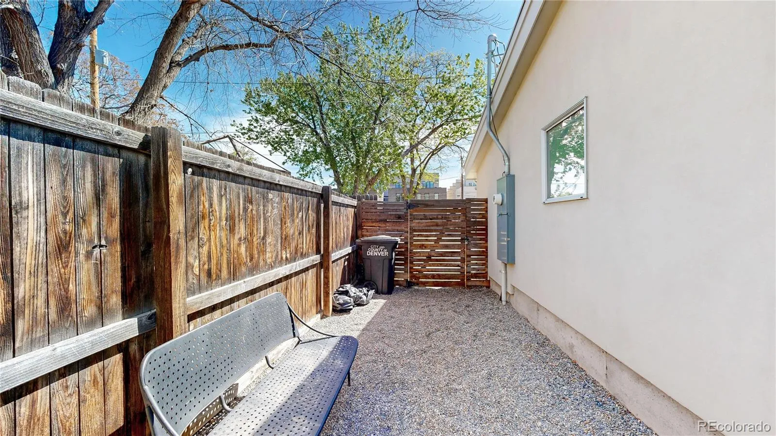 04142026212520 1600 32