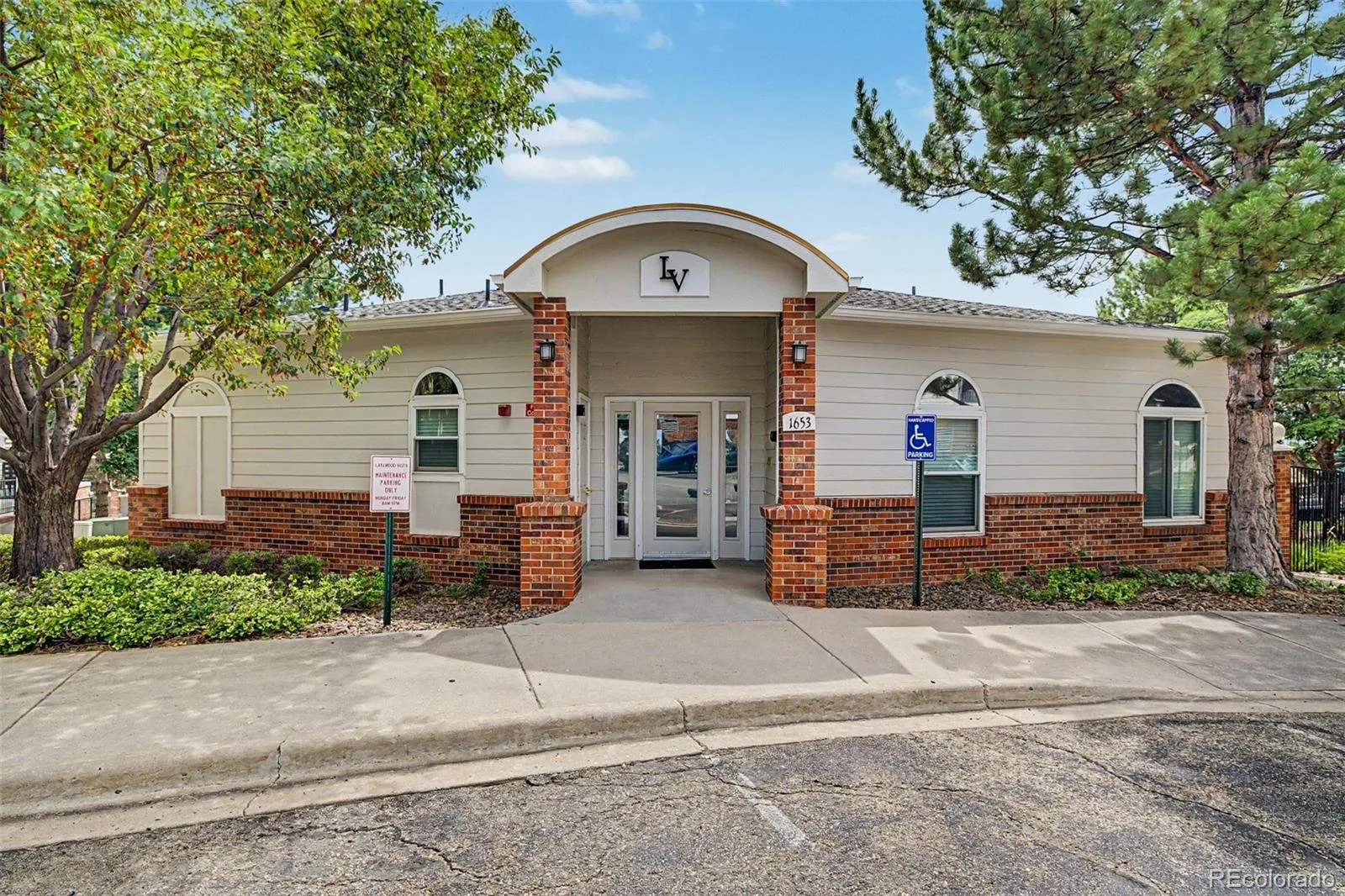 1629 S Deframe Street #B8 Denver CO 80228 | MLS #REC3312369 08232026185409 1600 29