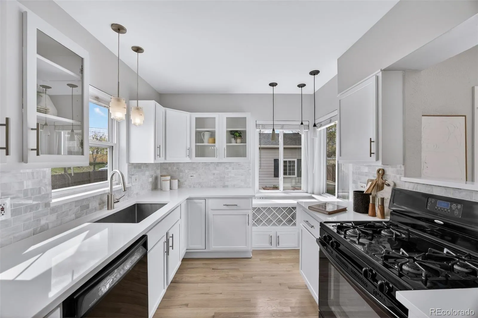 04092026215201 1600 12