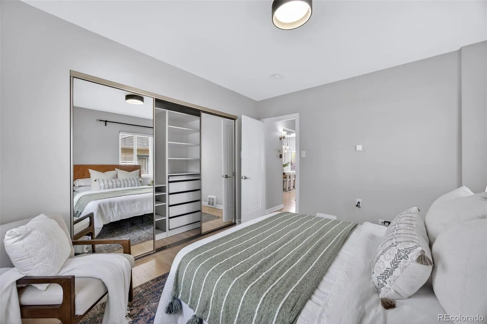 04092026215201 1600 16