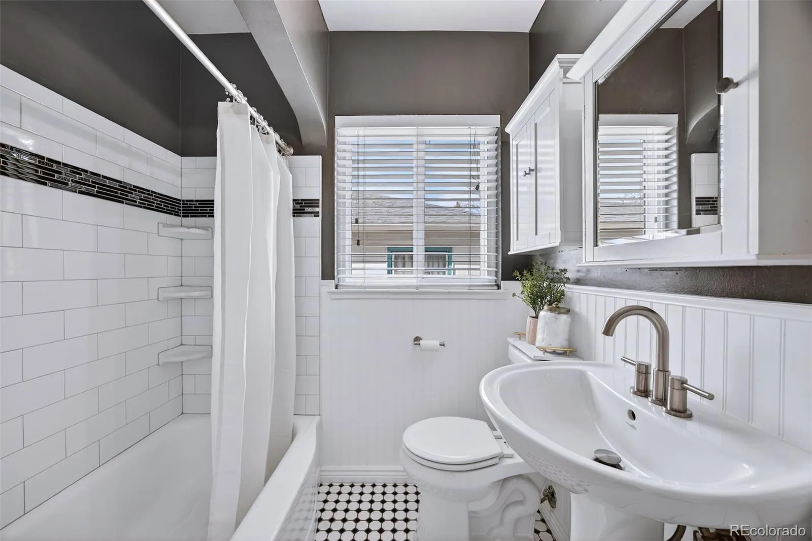 04092026215201 1600 17