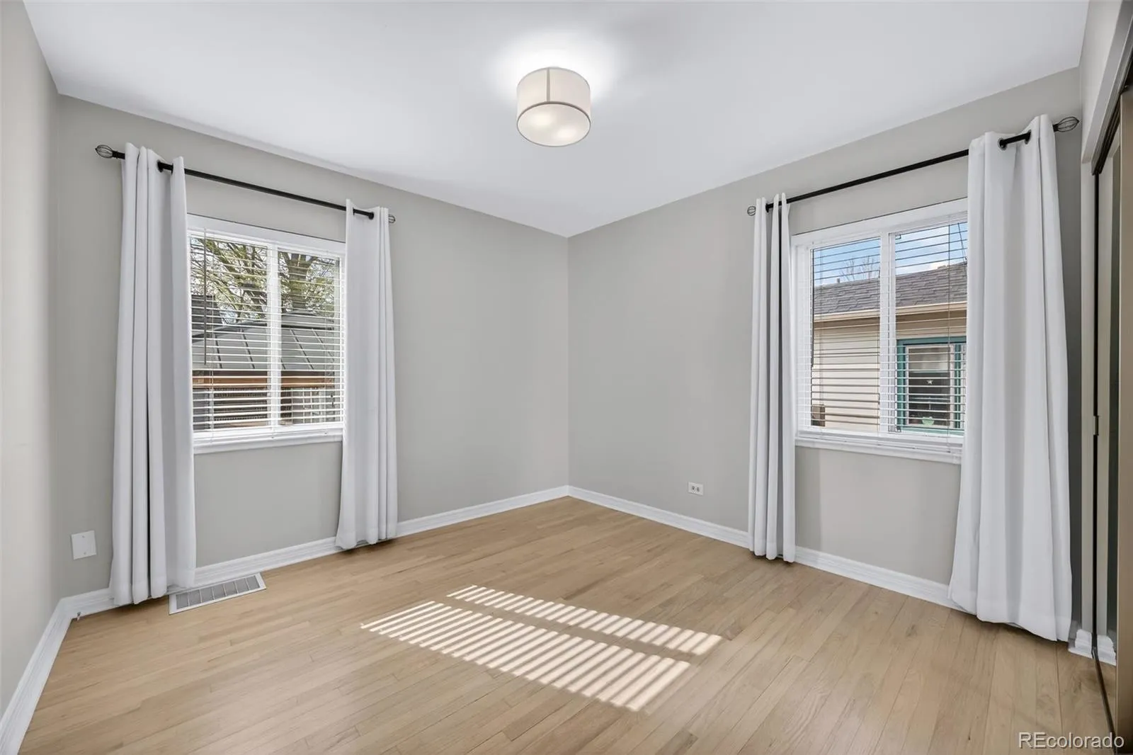 04092026215201 1600 18