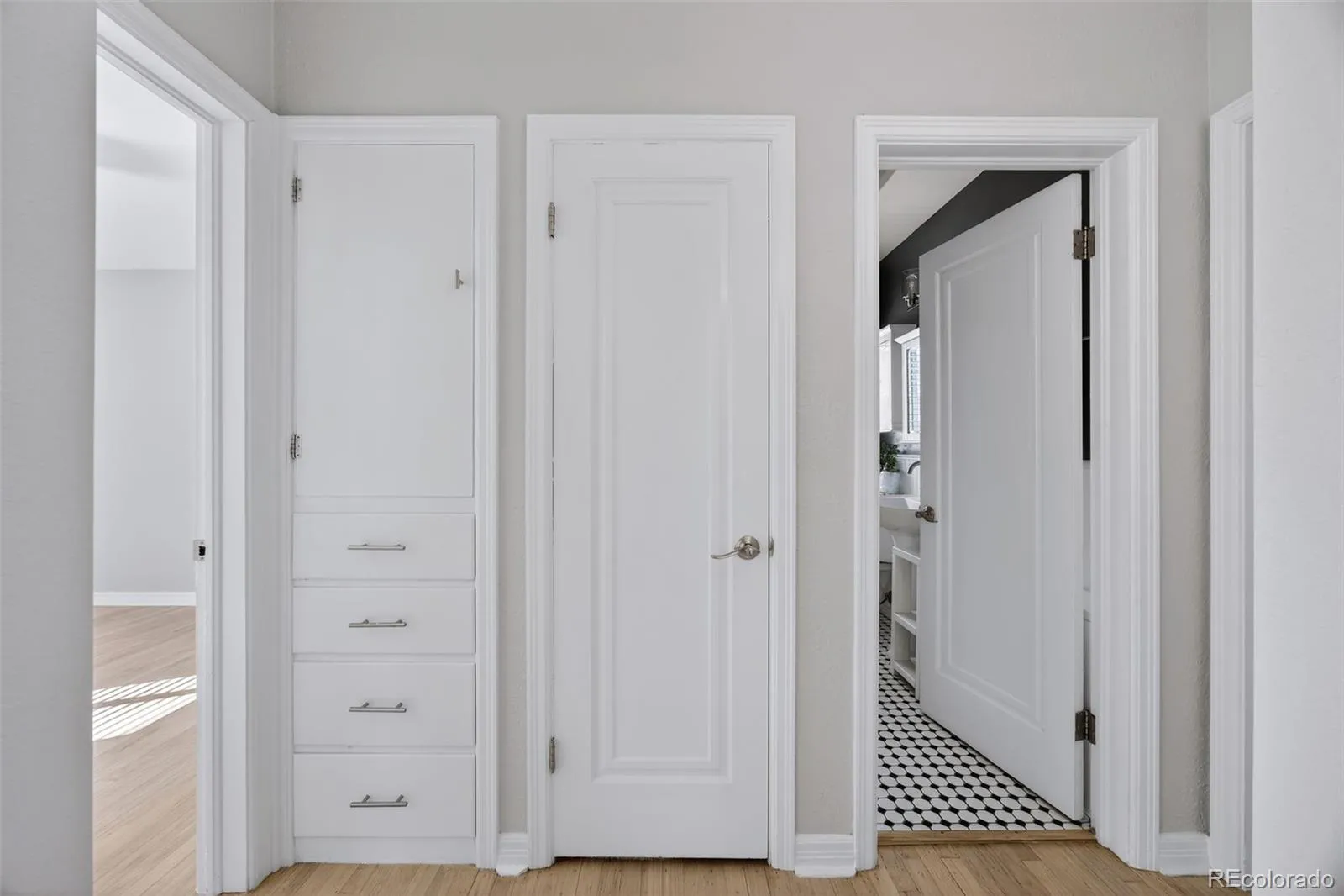 04092026215201 1600 20