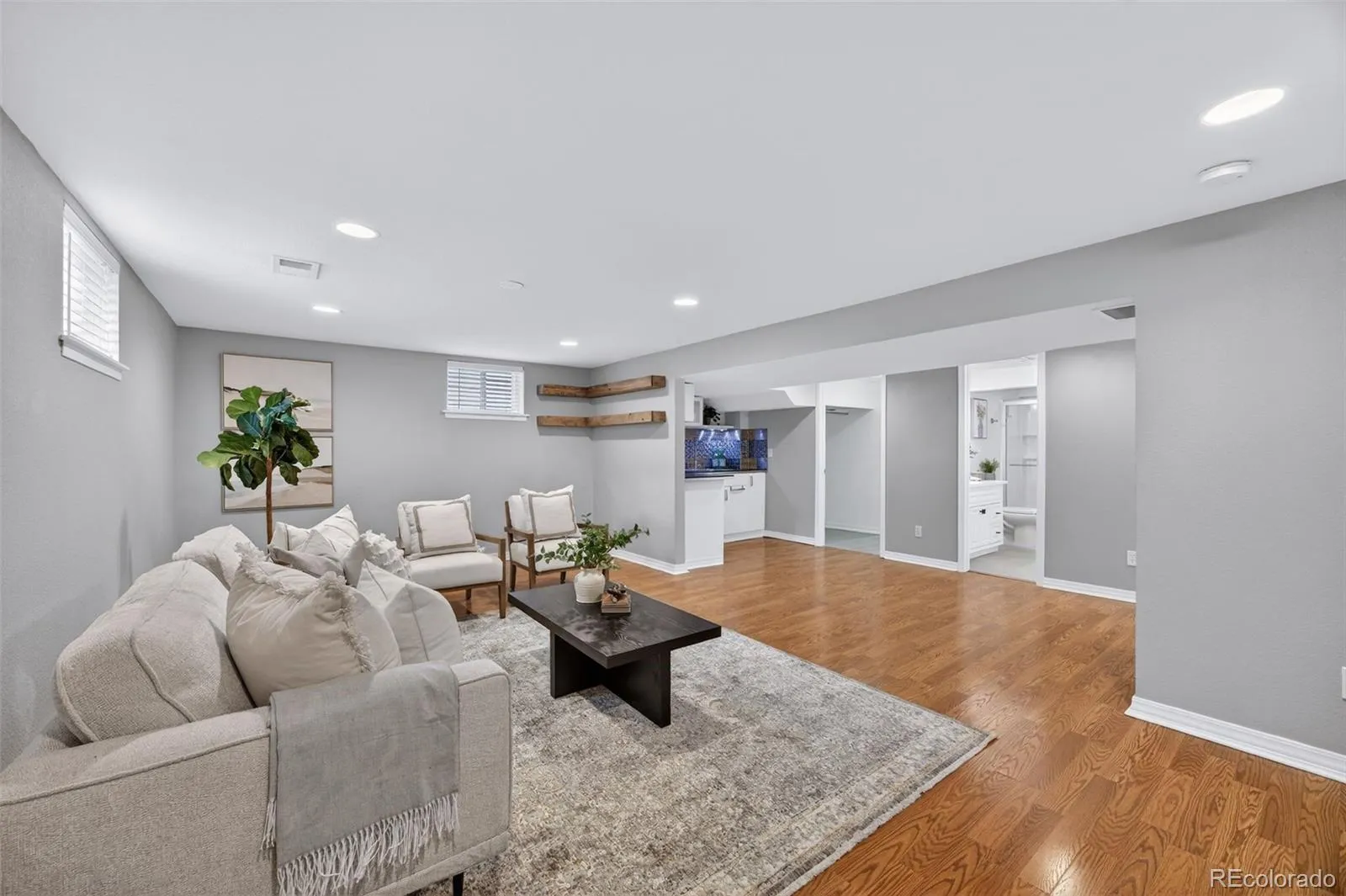 04092026215201 1600 22