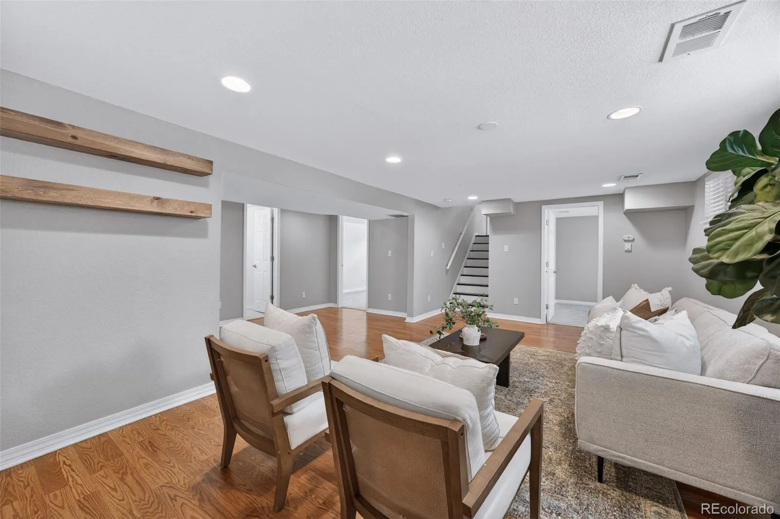 04092026215201 1600 24