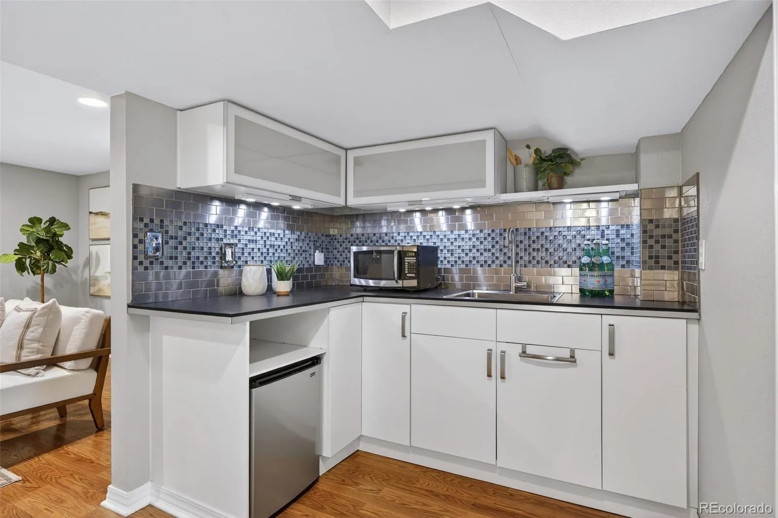 04092026215201 1600 25