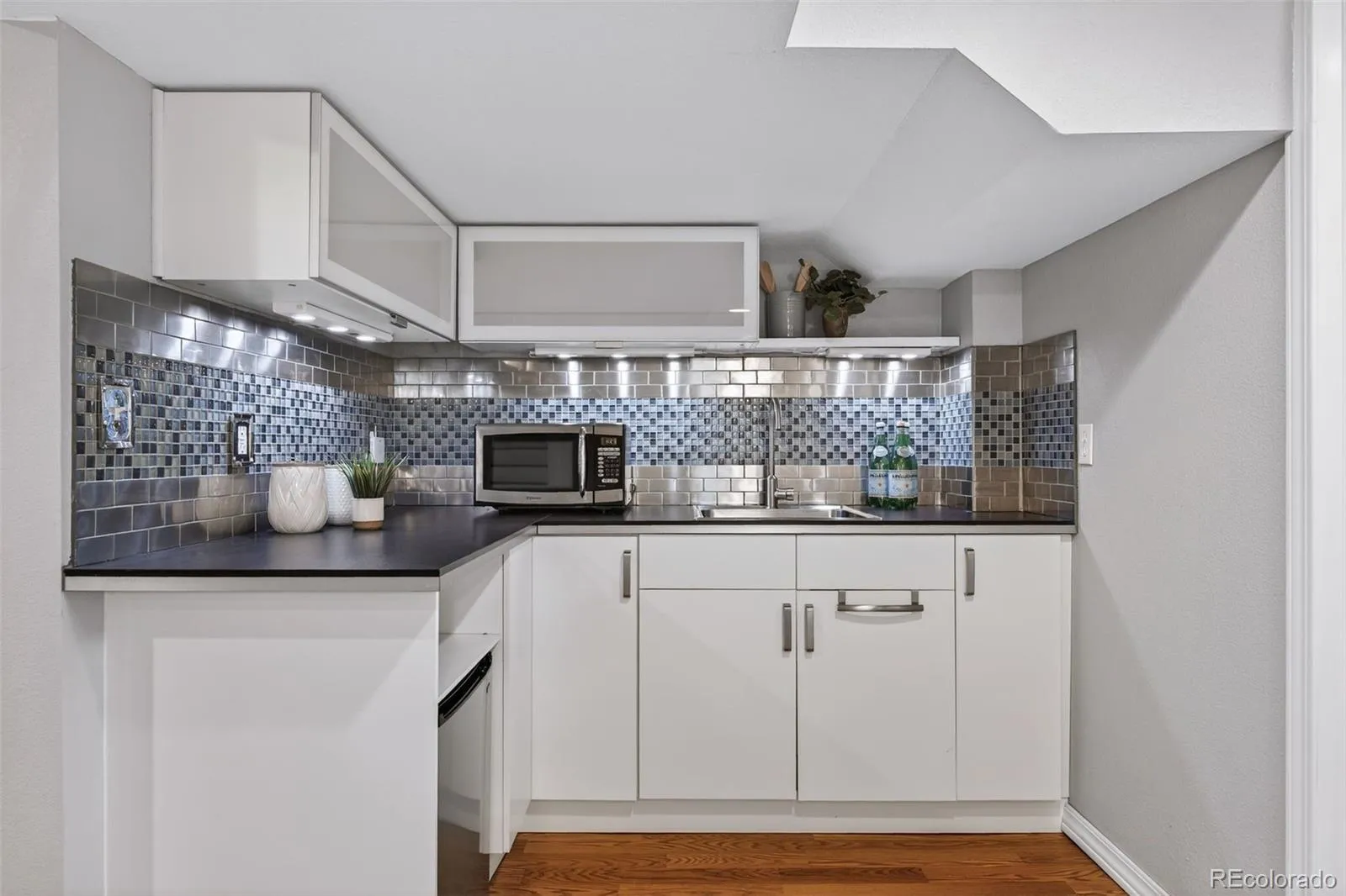 04092026215201 1600 26