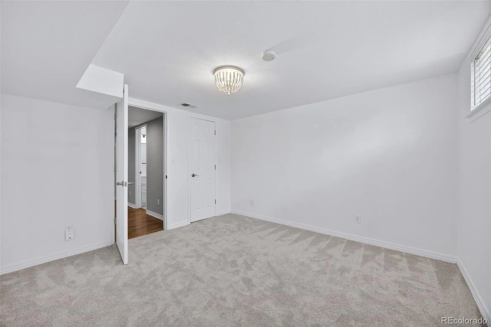 04092026215201 1600 30