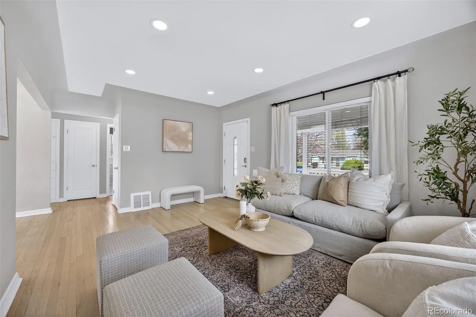 04092026215201 1600 7