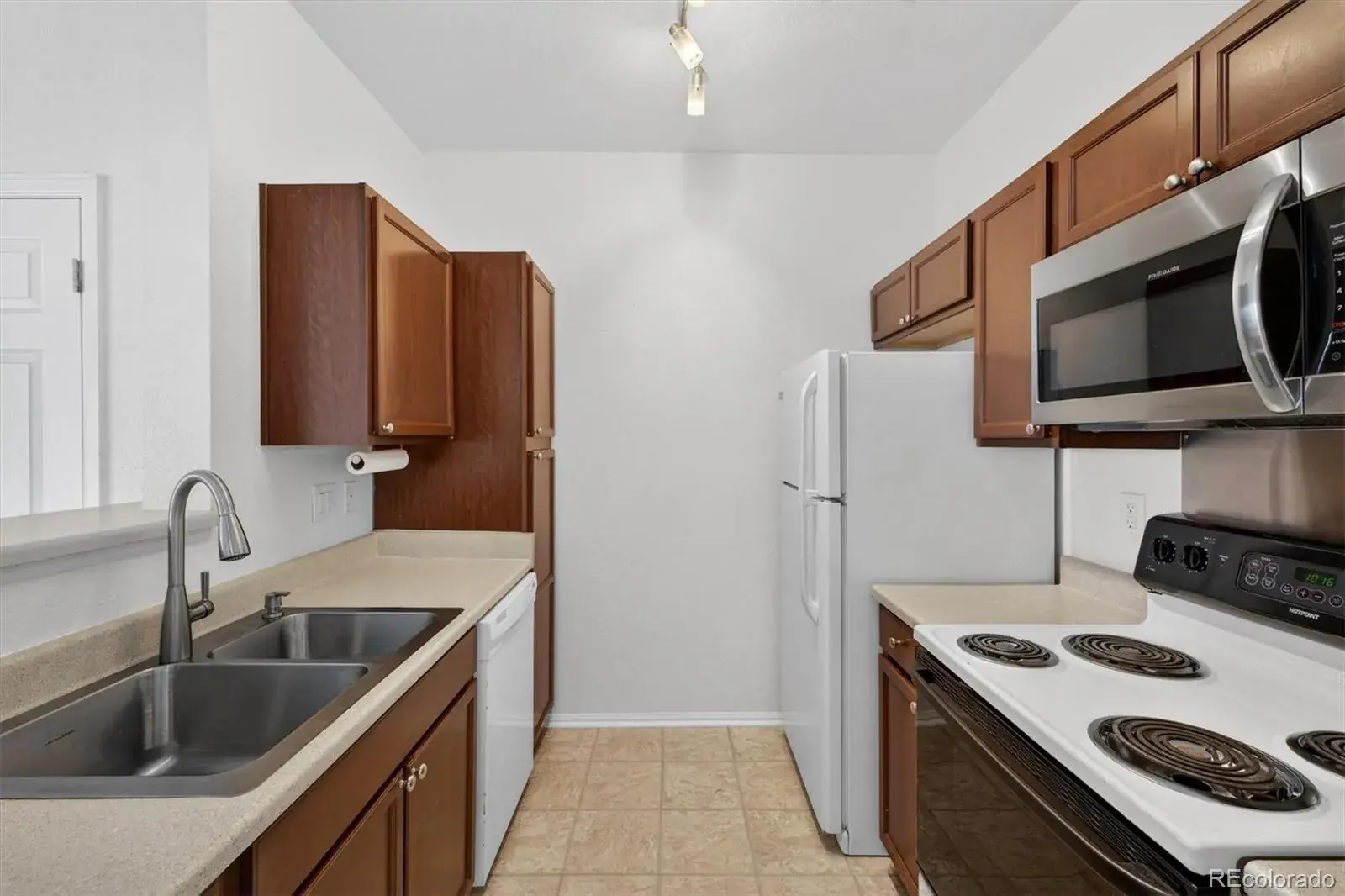 911 S Zeno Way #102 Aurora CO 80017 MLS #REC3321556 03042026221332 1600 11